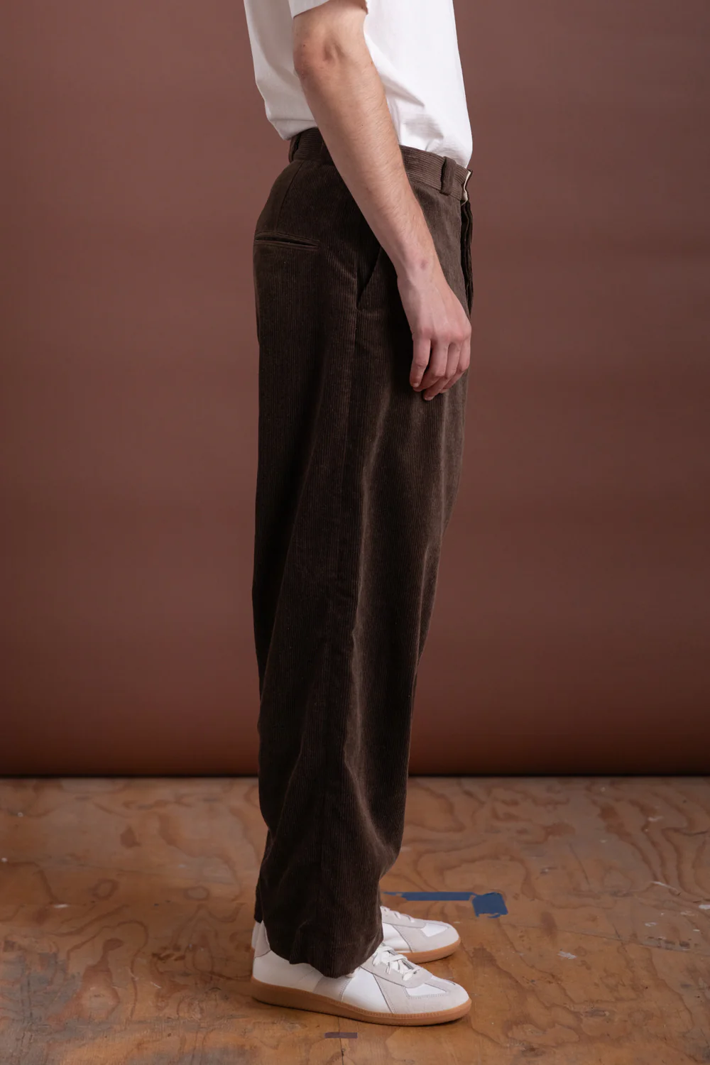FLAT FRONT PANTS IN BROWN SUMI INK CORDUROY - Image 5