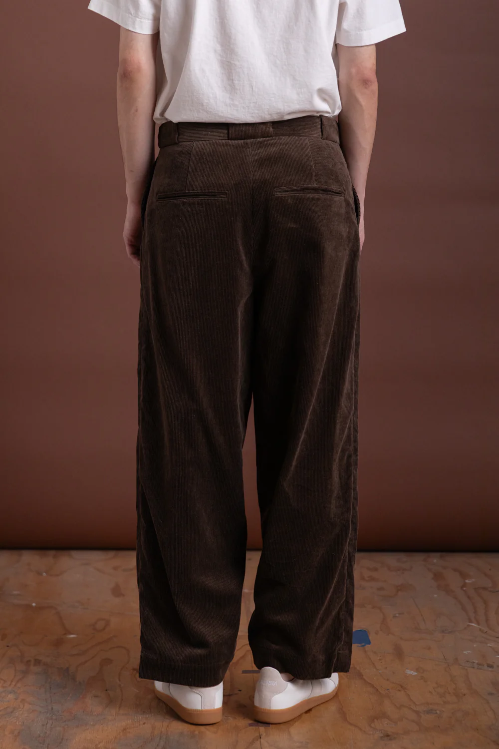 FLAT FRONT PANTS IN BROWN SUMI INK CORDUROY - Image 6