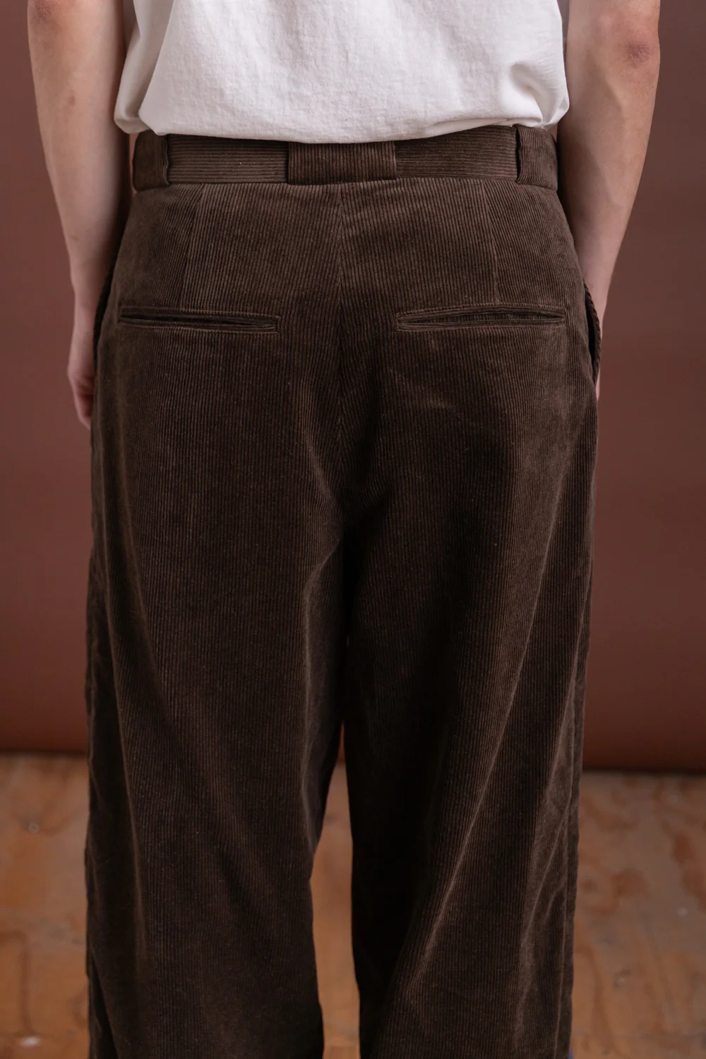 FLAT FRONT PANTS IN BROWN SUMI INK CORDUROY - Image 7