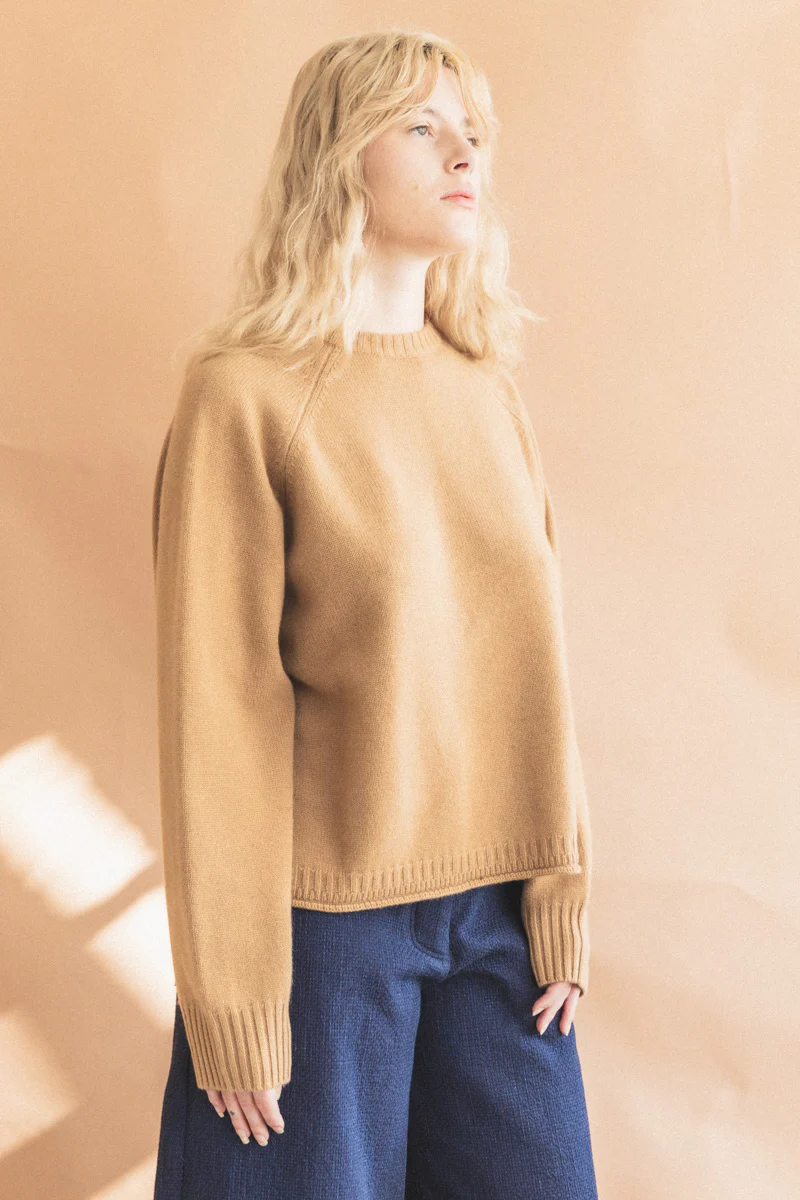 FLOWER BIGGER SWEATER IN SAND - Image 10