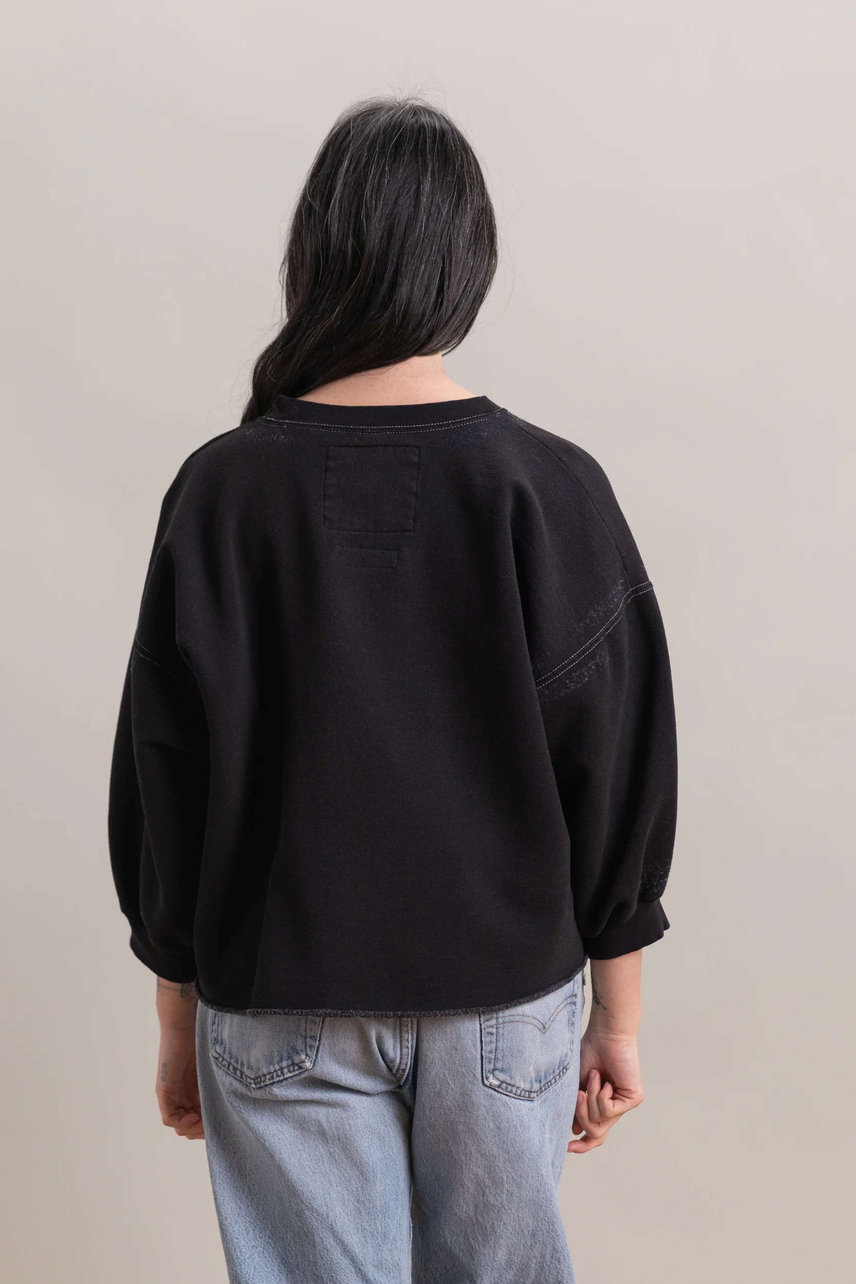 FOND SWEATSHIRT IN CHARCOAL - Image 4