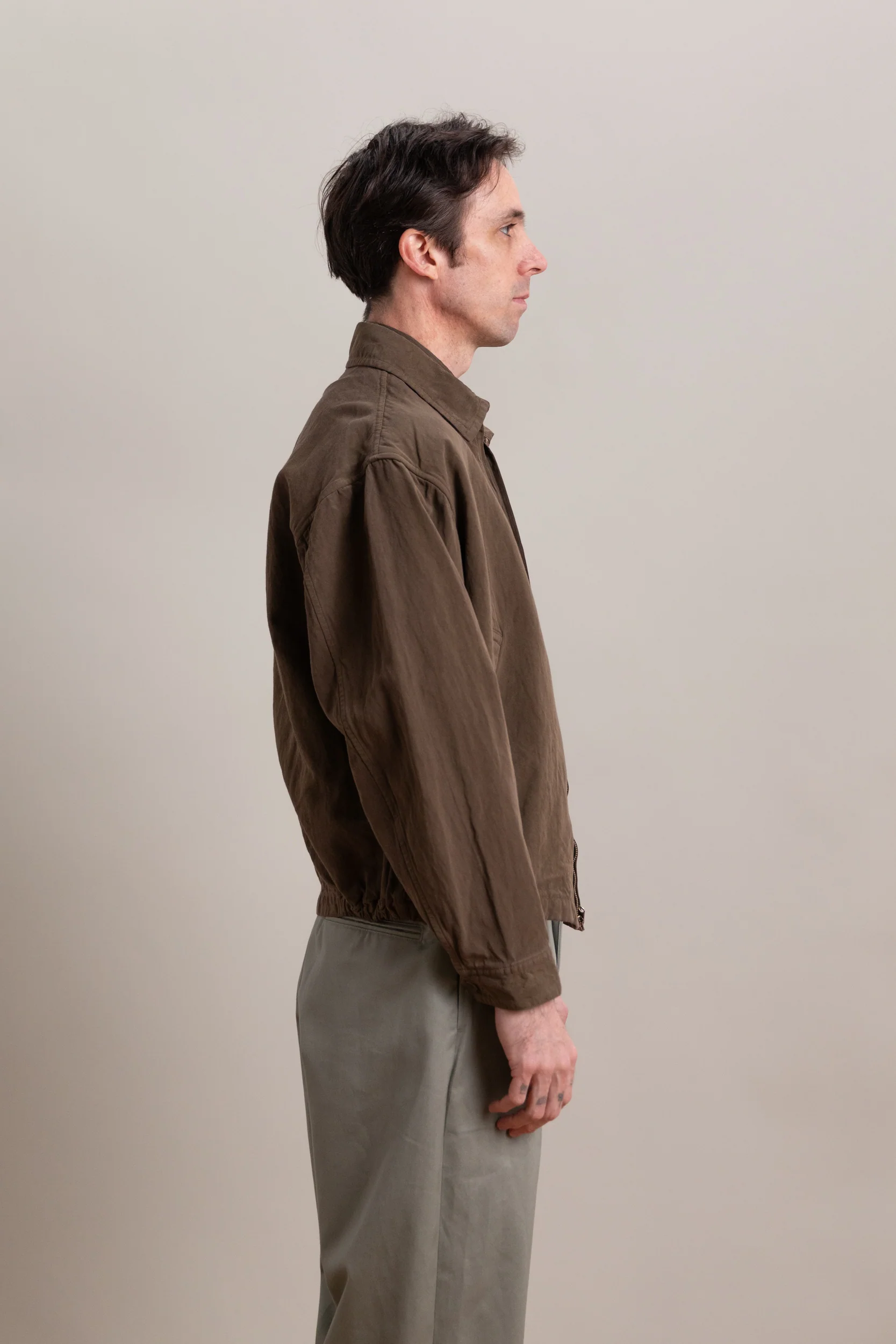 GABA ZIP BLOUSON IN CUB BROWN FINX LINEN BOIL GABARDINE - Image 4