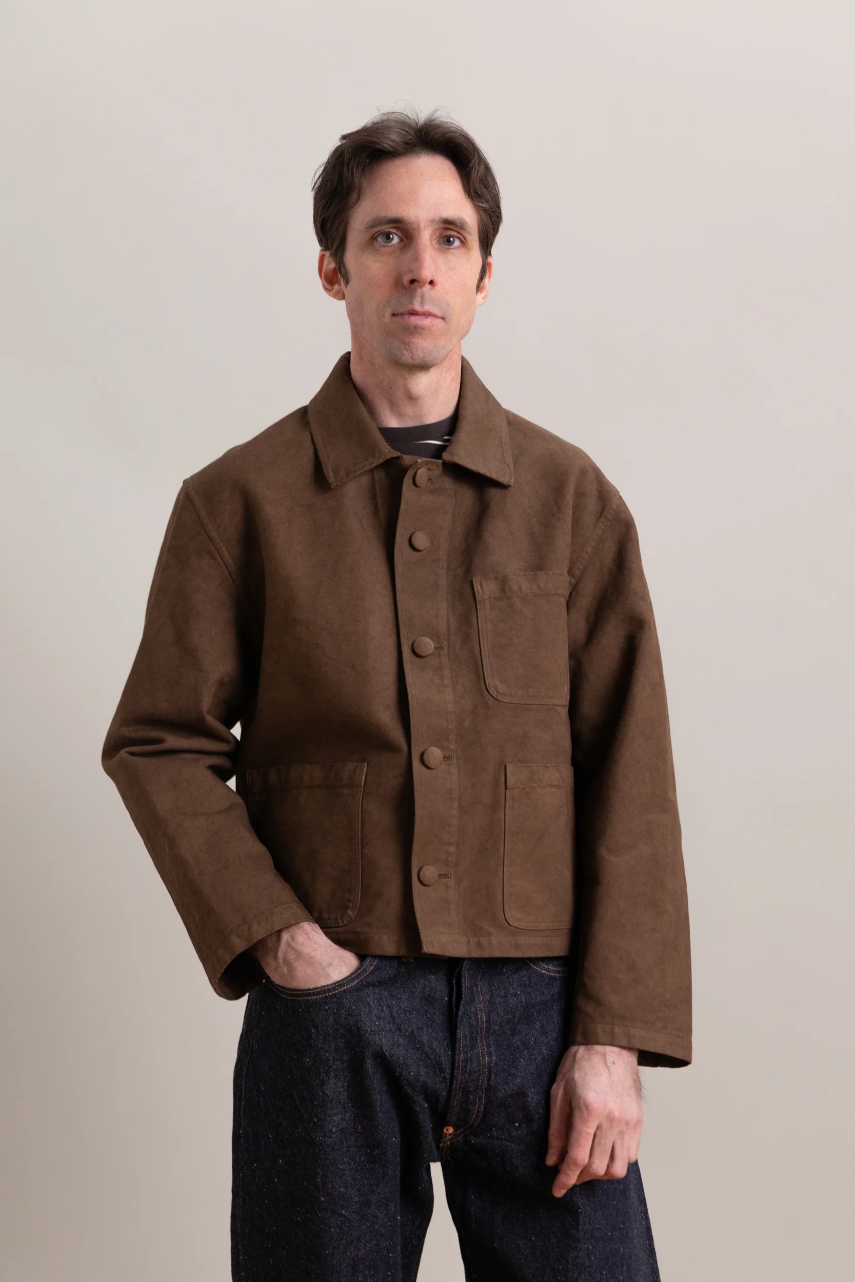 GARMENT-DYED ORGANIC COTTON HEAVY TWILL JACKET IN DARK BROWN - Image 4