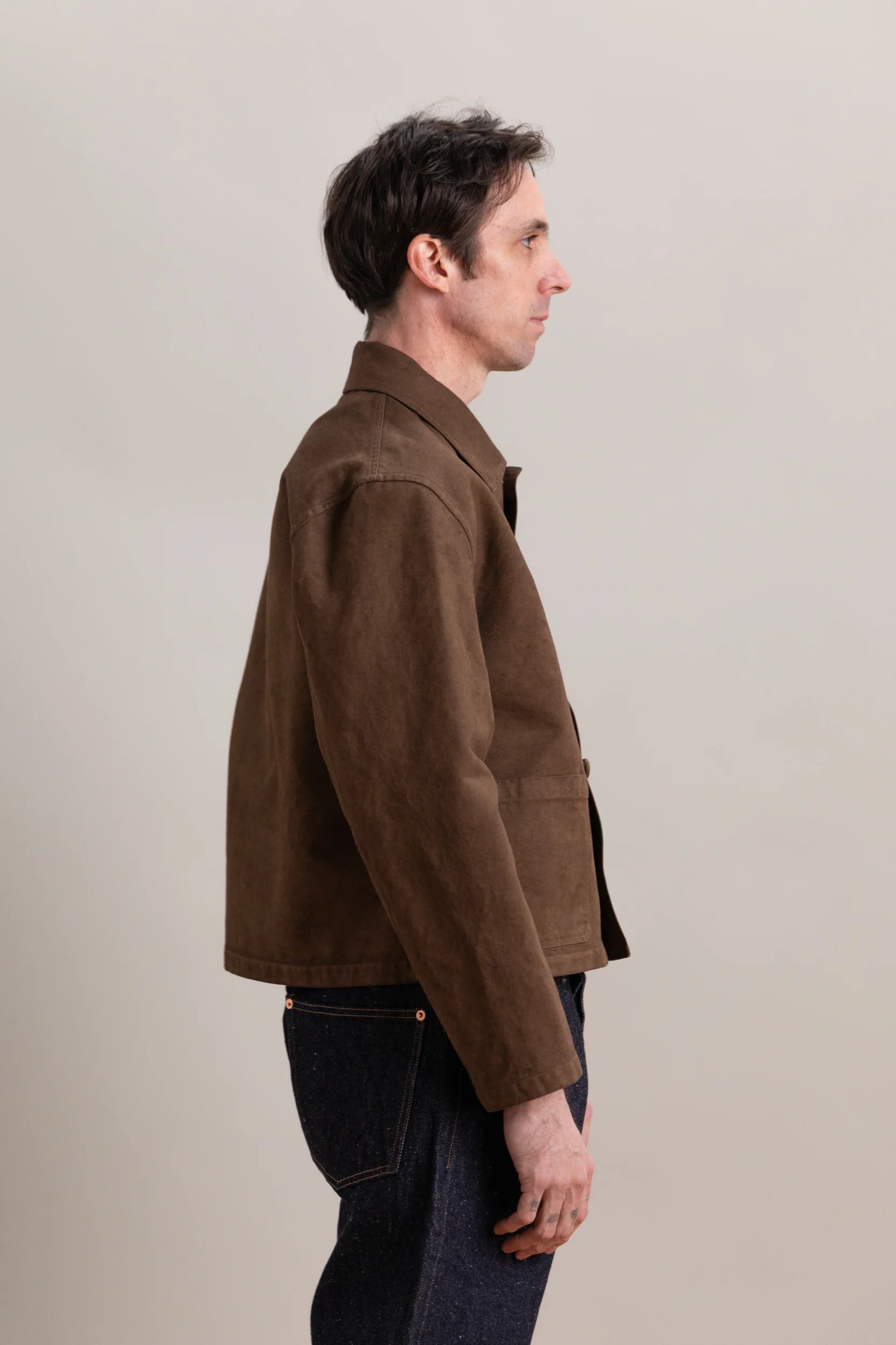 GARMENT-DYED ORGANIC COTTON HEAVY TWILL JACKET IN DARK BROWN - Image 5