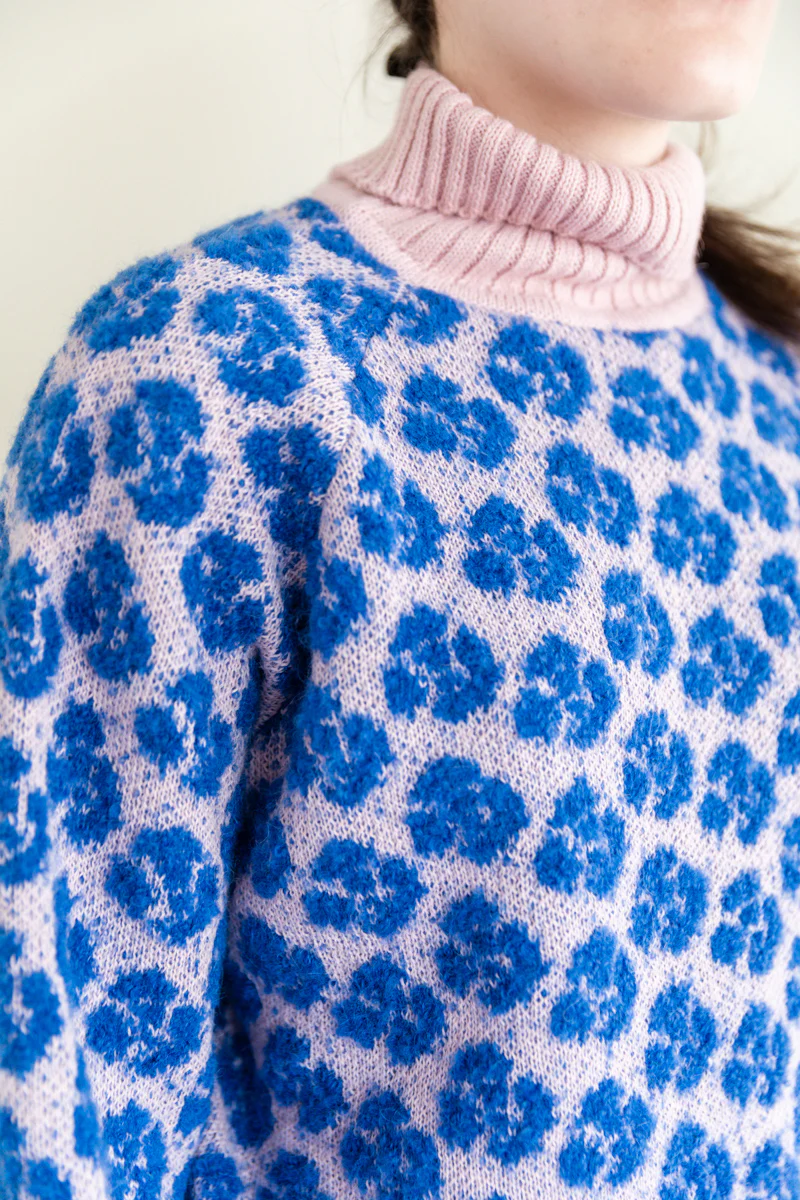 GOLGOLI TURTLENECK IN DUSTY PINK & BLUE - Image 7