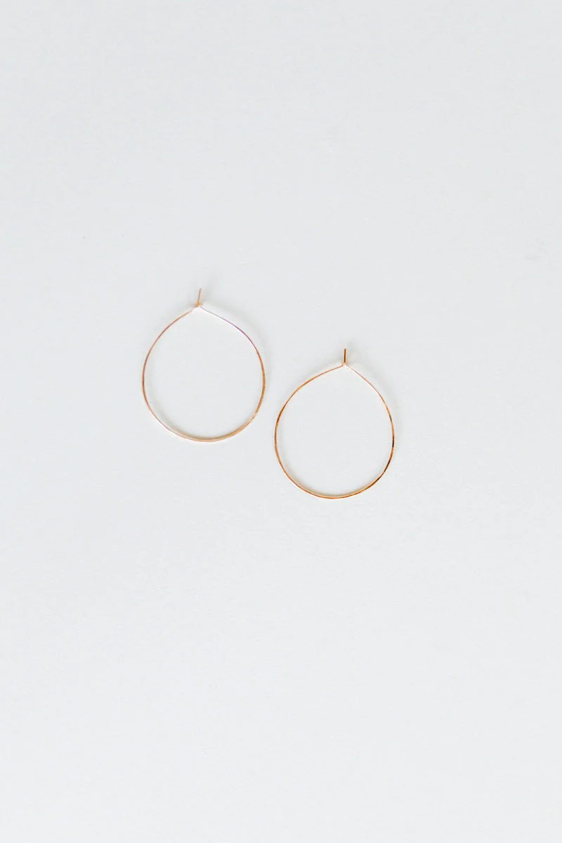HAMMERED SMALL HOOPS IN 14K GOLD
