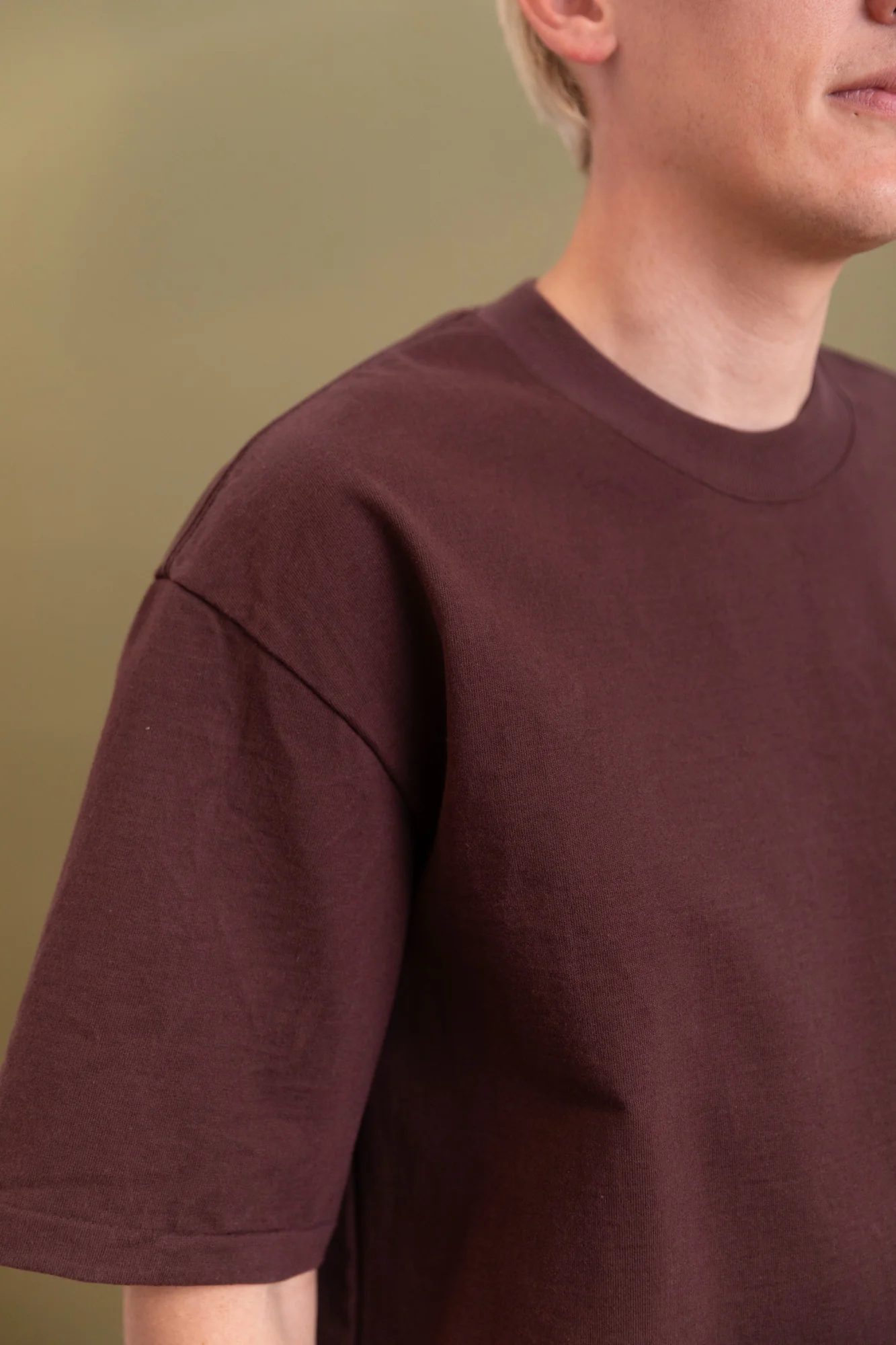 HEAVY WEIGHT POCKET TEE IN BROWN - Image 5
