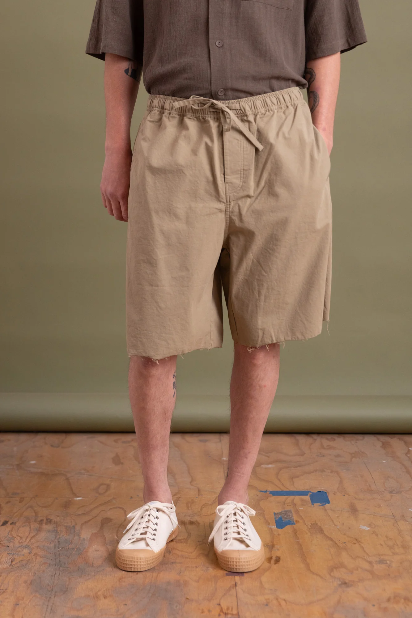 KAI SHORT IN KHAKI - Image 2