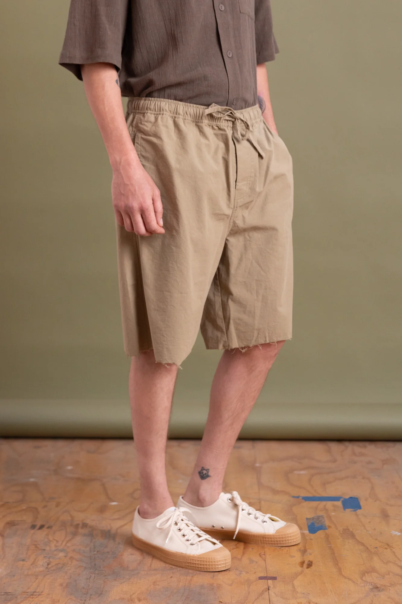 KAI SHORT IN KHAKI - Image 3