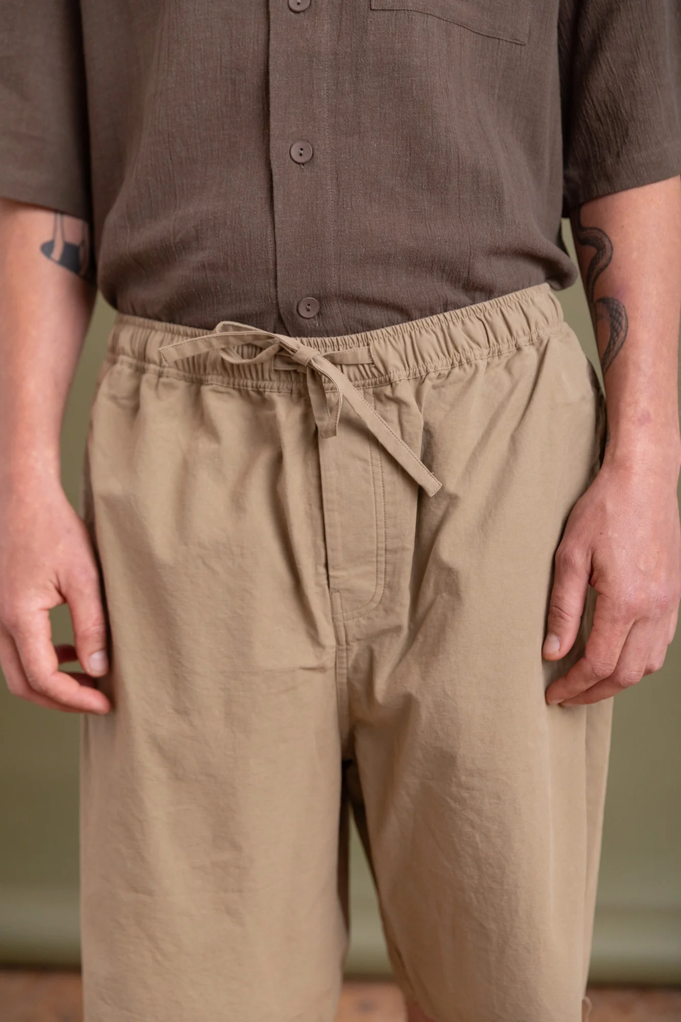 KAI SHORT IN KHAKI - Image 7