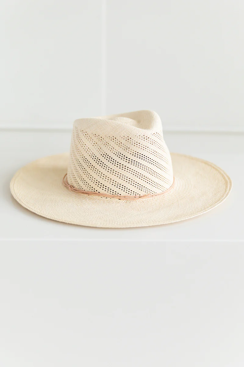 LAKESHORE HAT IN MEDIUM FINE GRADE PANAMA STRAW