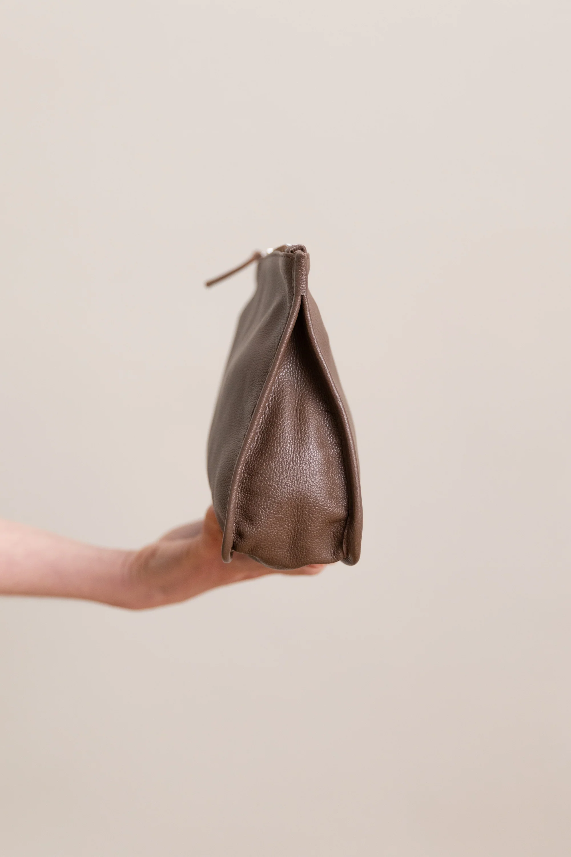 LARGE GIA POUCH IN TOBACCO - Image 4