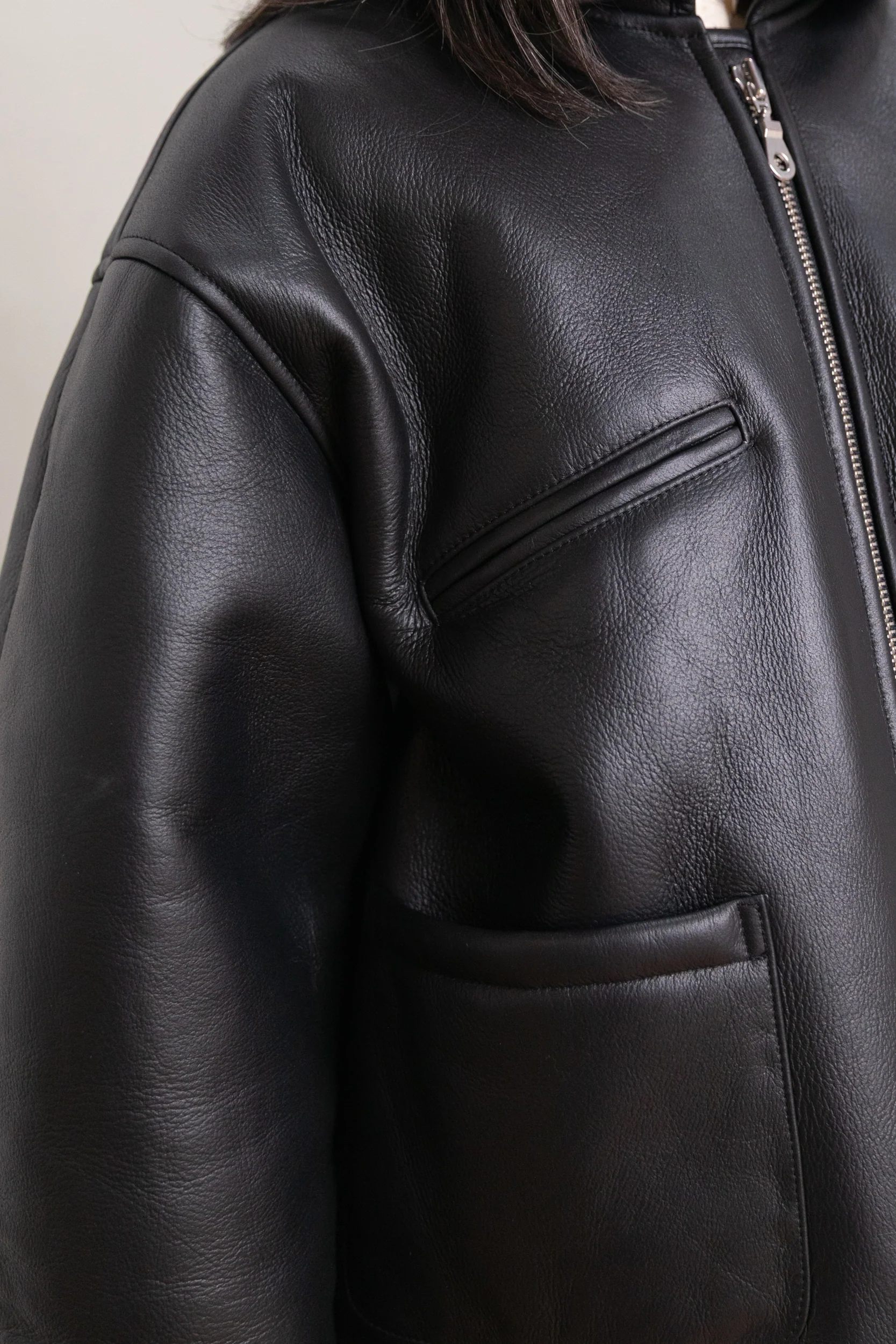 LEATHER BACK SHEEPSKIN FLYING JACKET IN BLACK - Image 9