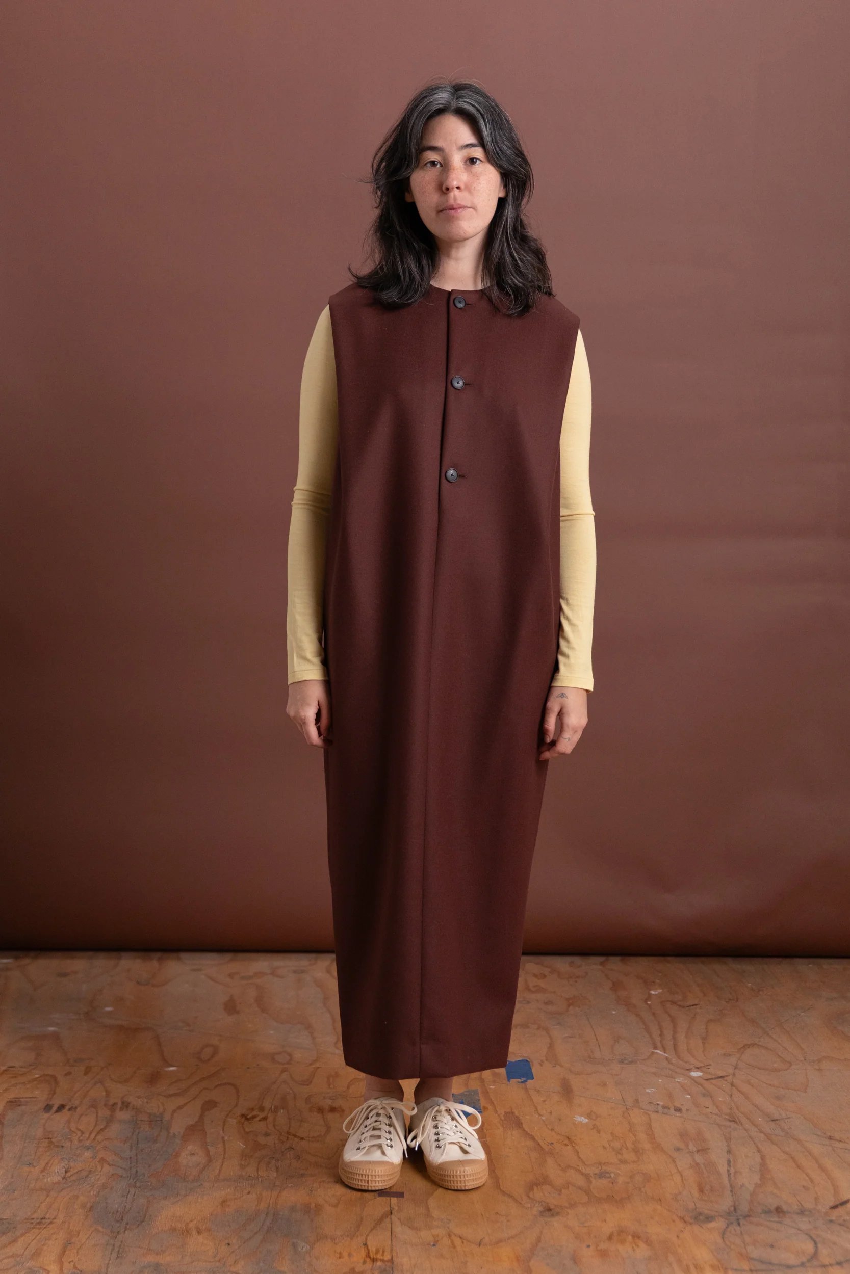 LIGHT MELTON SLEEVELESS DRESS IN BORDEAUX