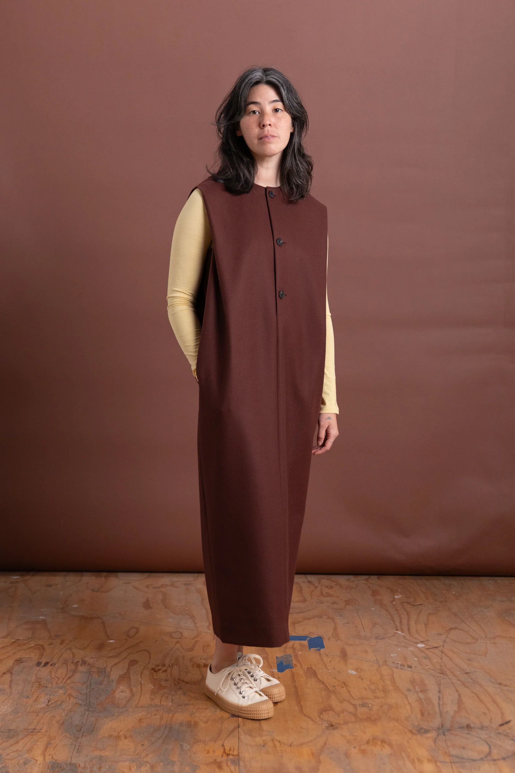 LIGHT MELTON SLEEVELESS DRESS IN BORDEAUX - Image 3