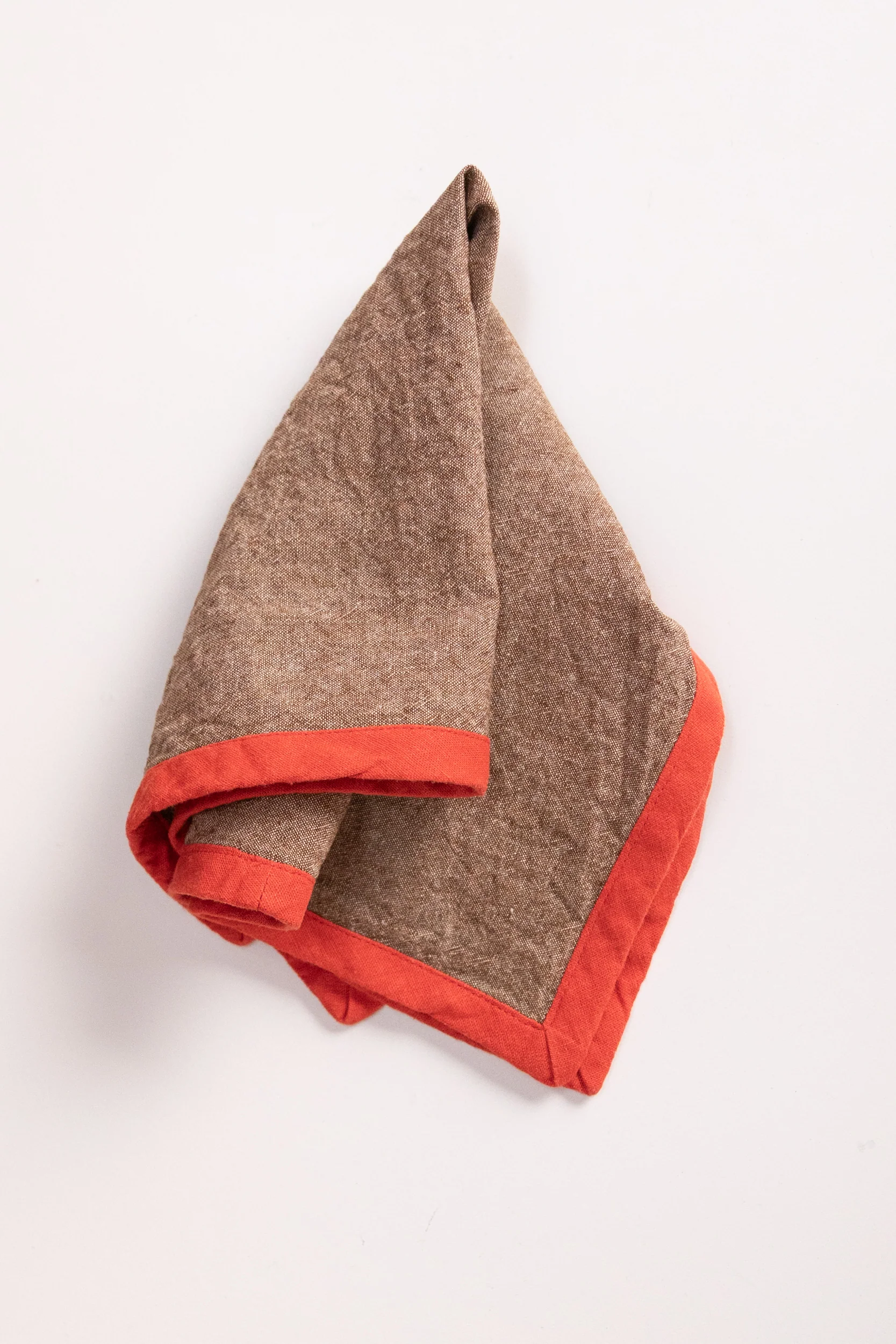 EDGED NAPKINS IN BROWN LINEN - SET OF TWO - Image 2