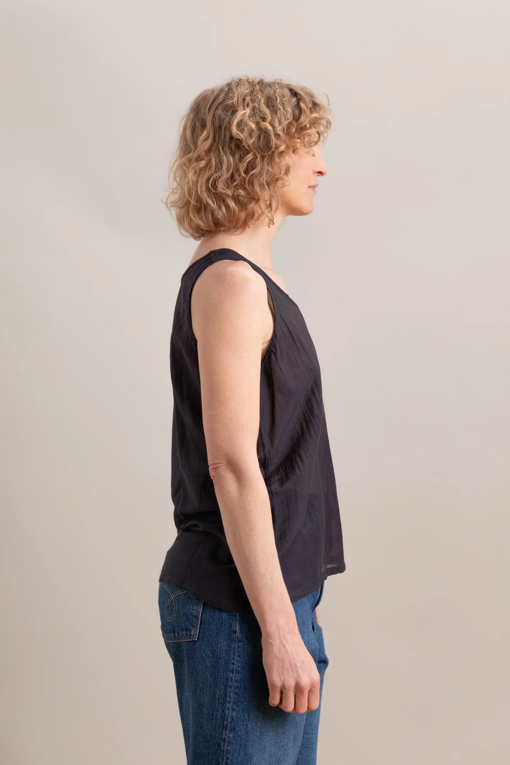 LOOSE TANK TOP IN FADED BLACK - Image 3