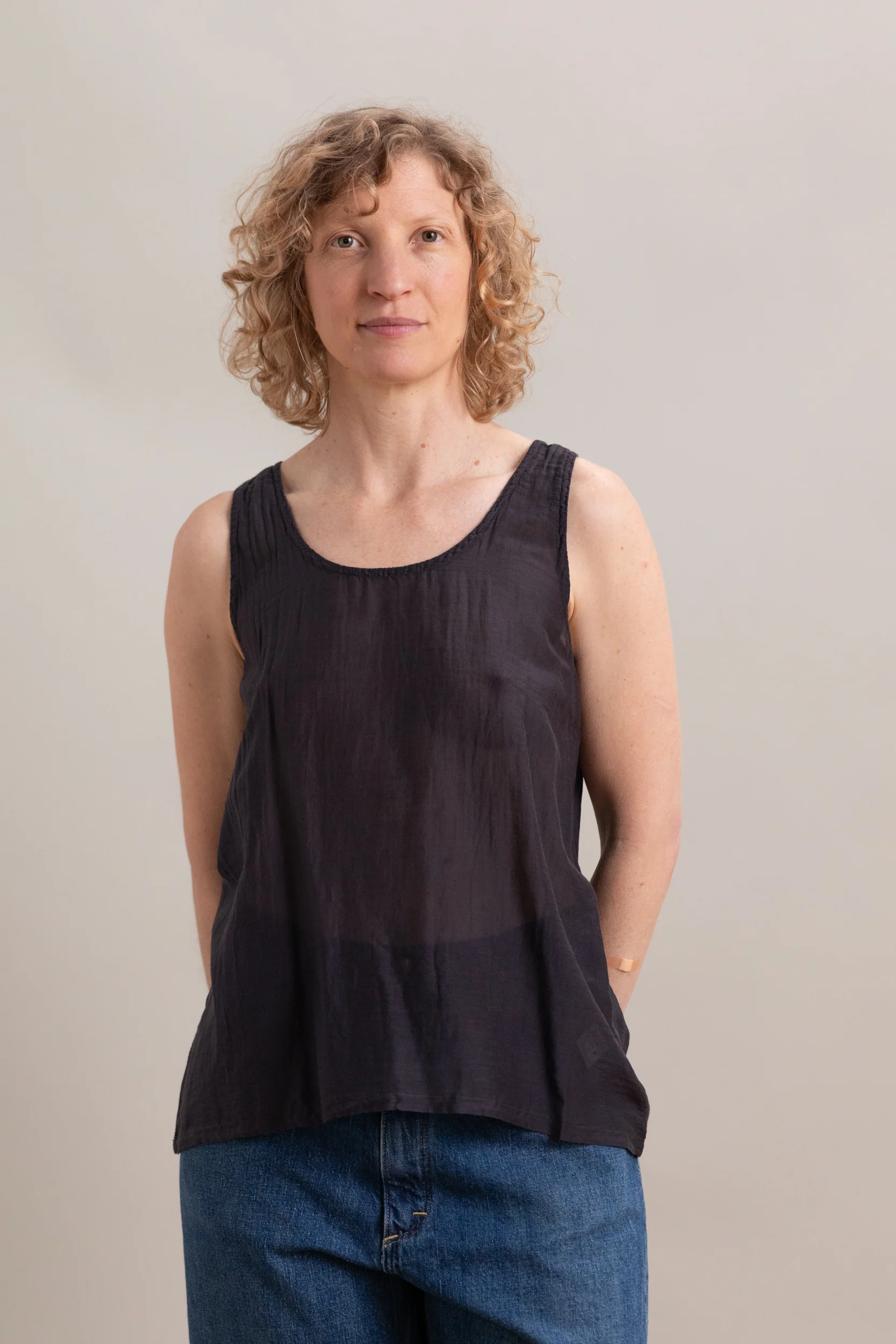 LOOSE TANK TOP IN FADED BLACK - Image 5