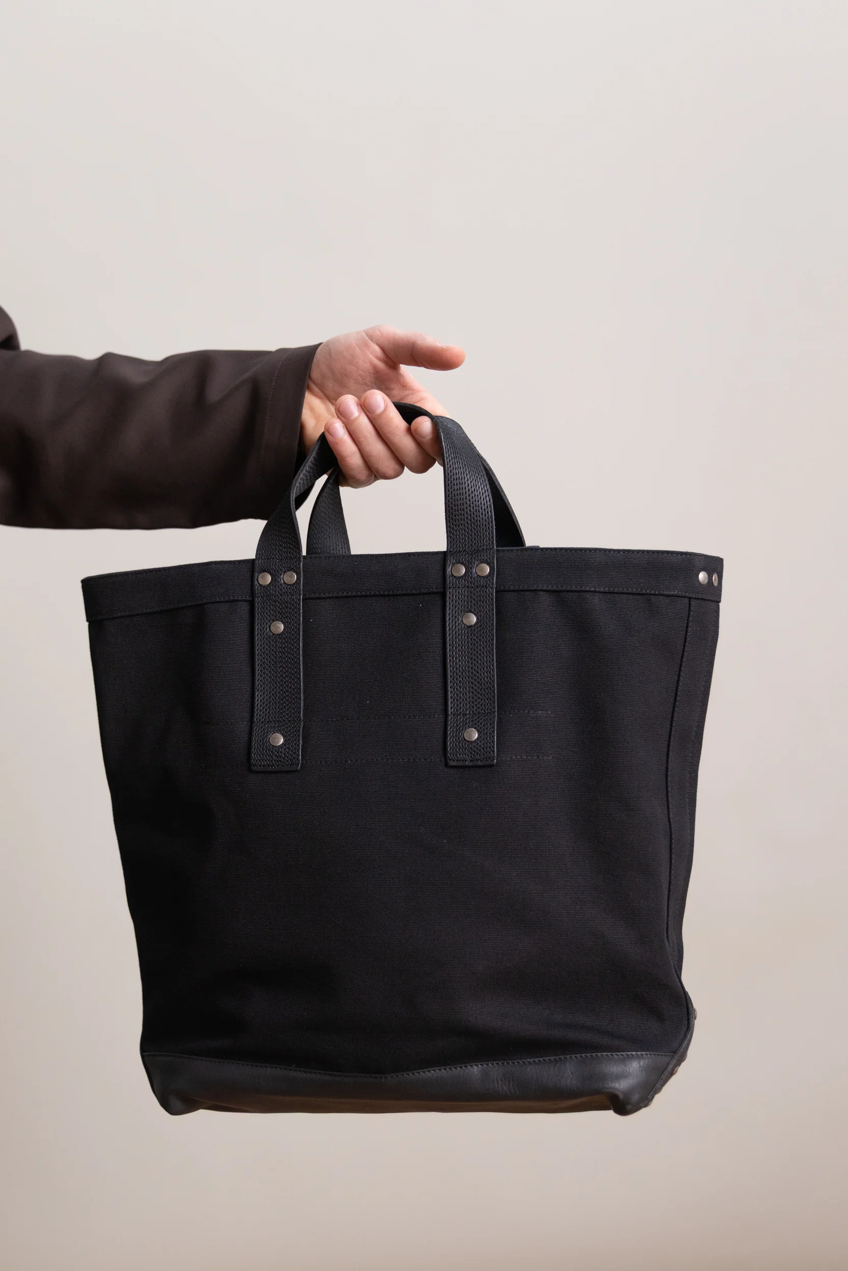 LOT 023 COAL BAG IN BLACK CANVAS AND LEATHER