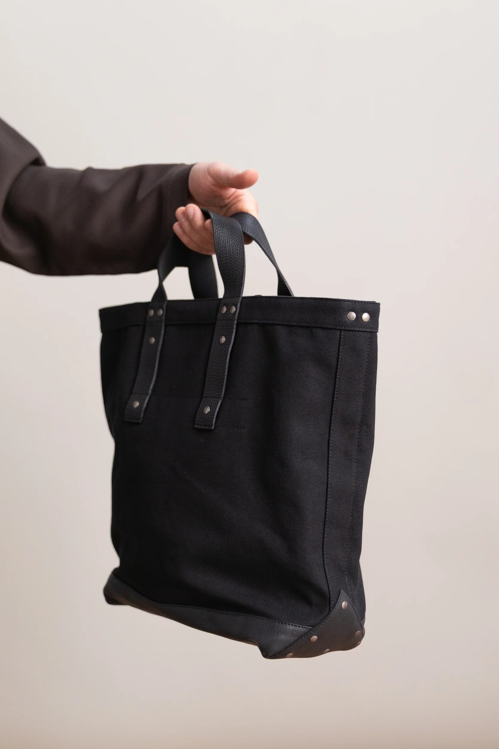 LOT 023 COAL BAG IN BLACK CANVAS AND LEATHER - Image 3