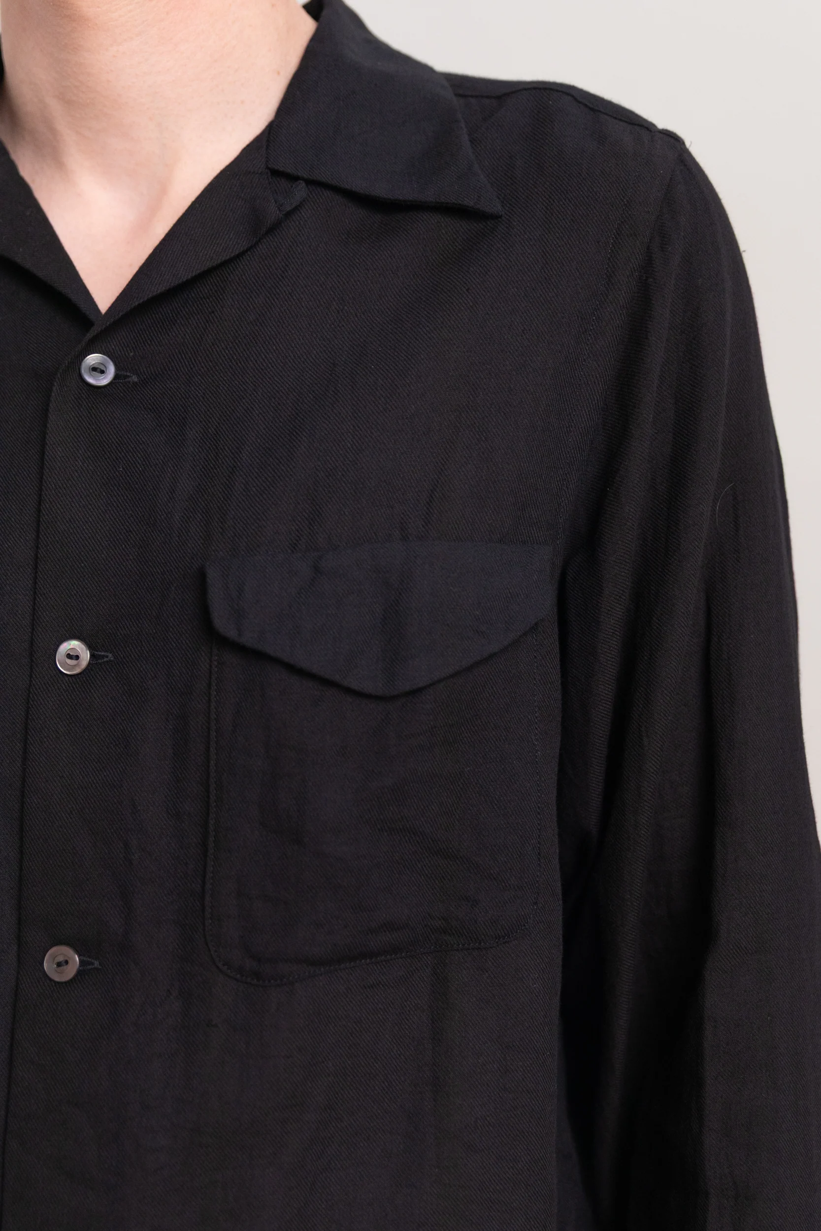 LOT 101 OPEN COLLAR SHIRT IN BLACK - Image 6