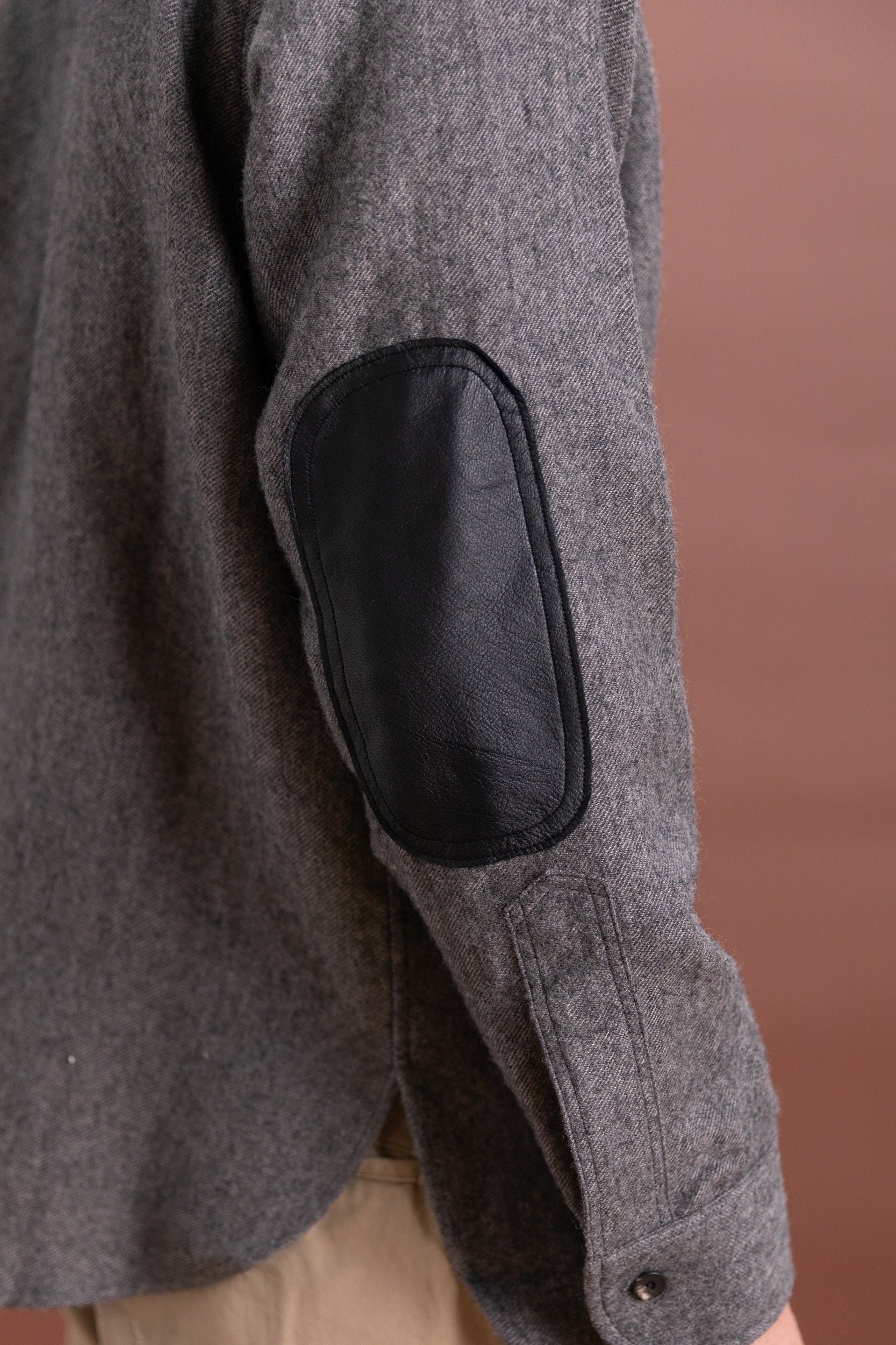LOT 116 LONG POINT COLLAR SHIRT IN CHARCOAL - Image 3