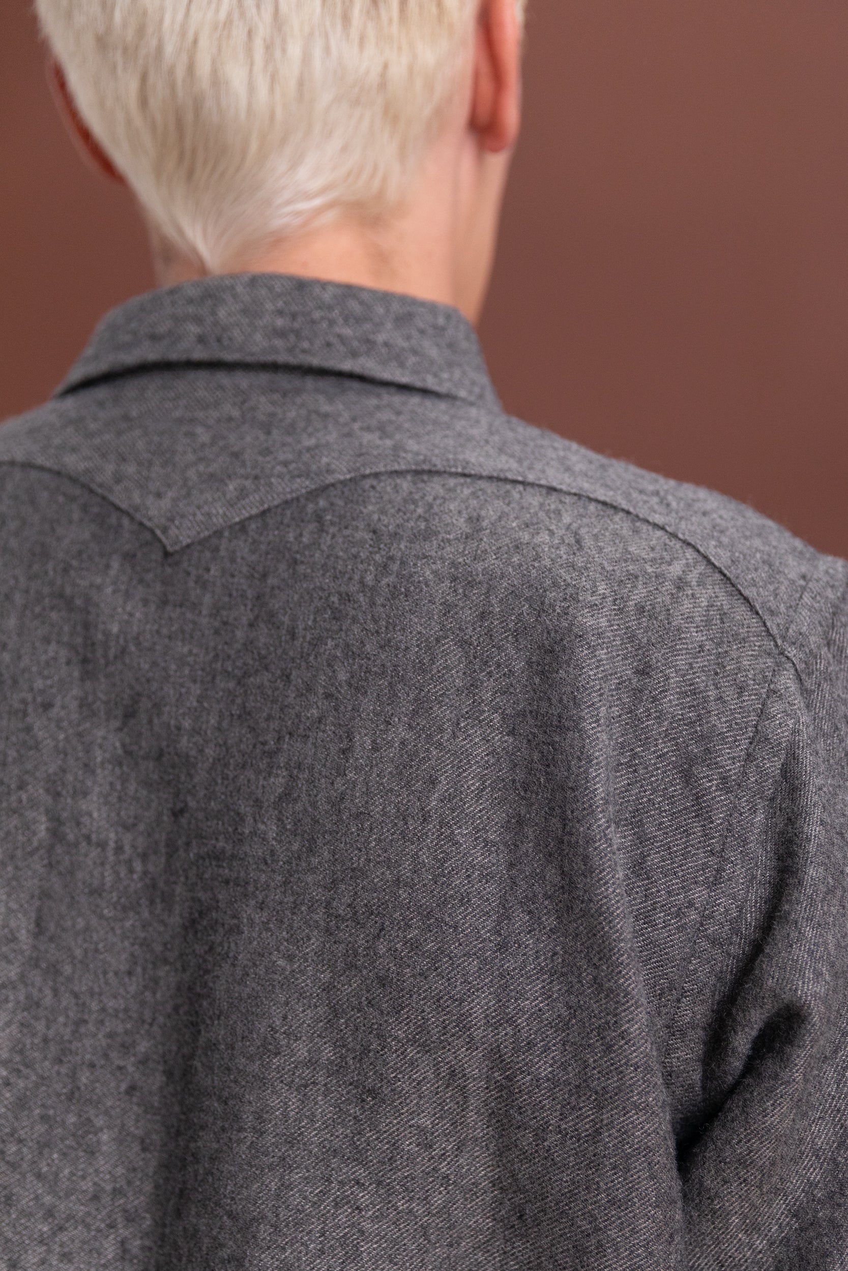 LOT 116 LONG POINT COLLAR SHIRT IN CHARCOAL - Image 5