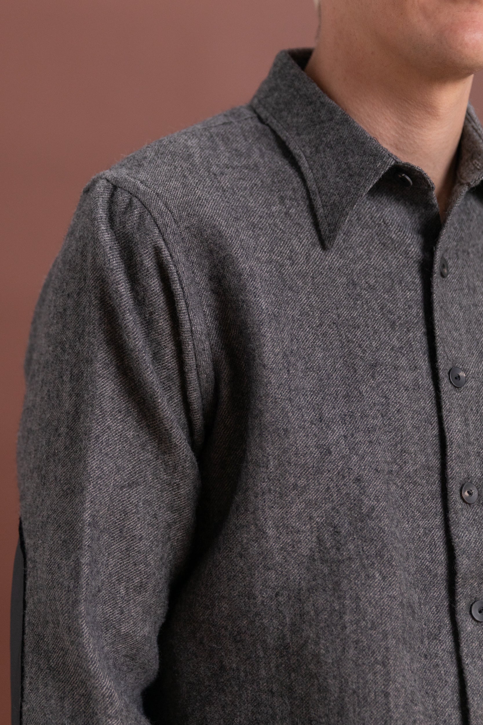 LOT 116 LONG POINT COLLAR SHIRT IN CHARCOAL - Image 7