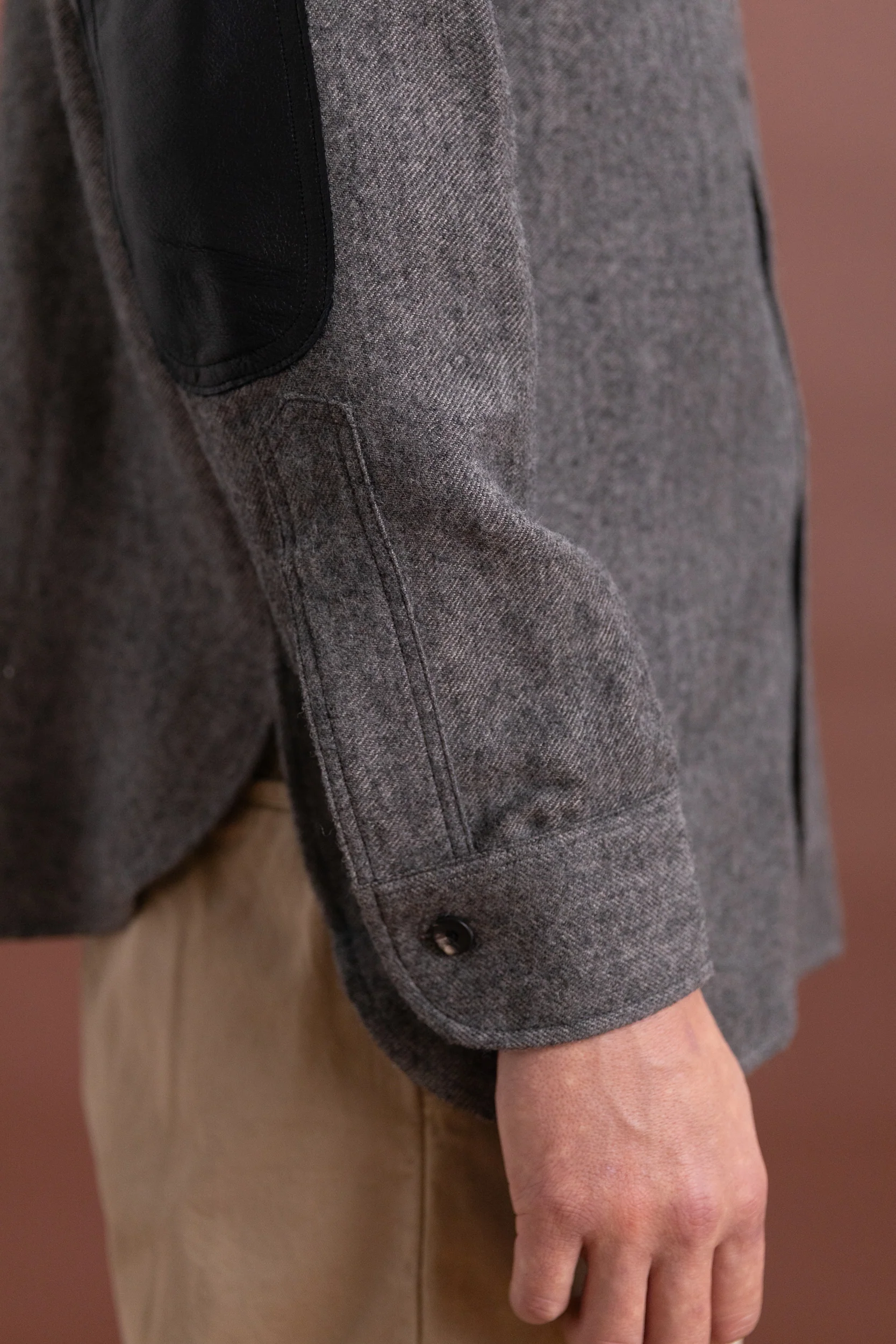 LOT 116 LONG POINT COLLAR SHIRT IN CHARCOAL - Image 9