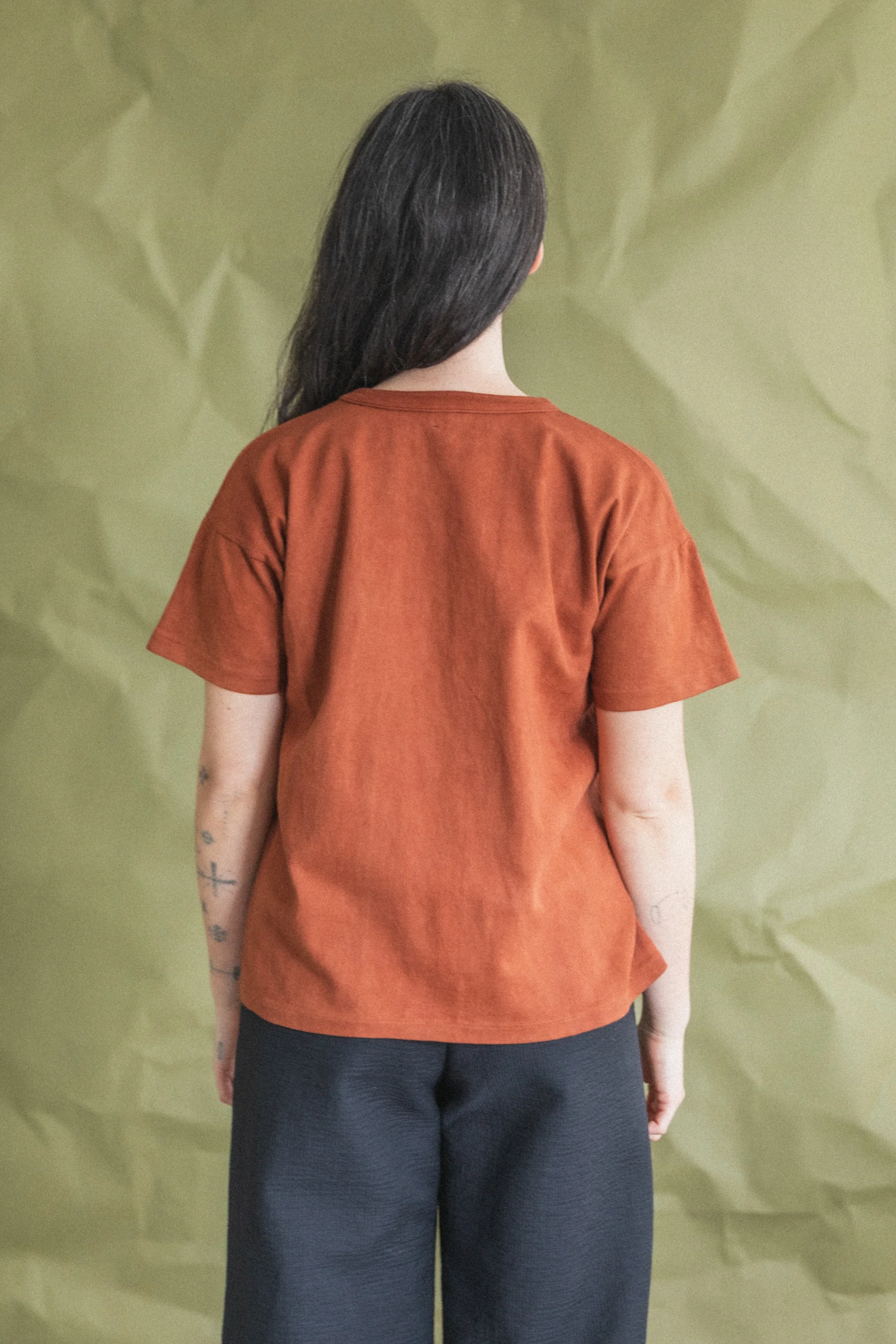LOT 601 TEE SHIRT IN TECHI TREE DYED BROWN - Image 6
