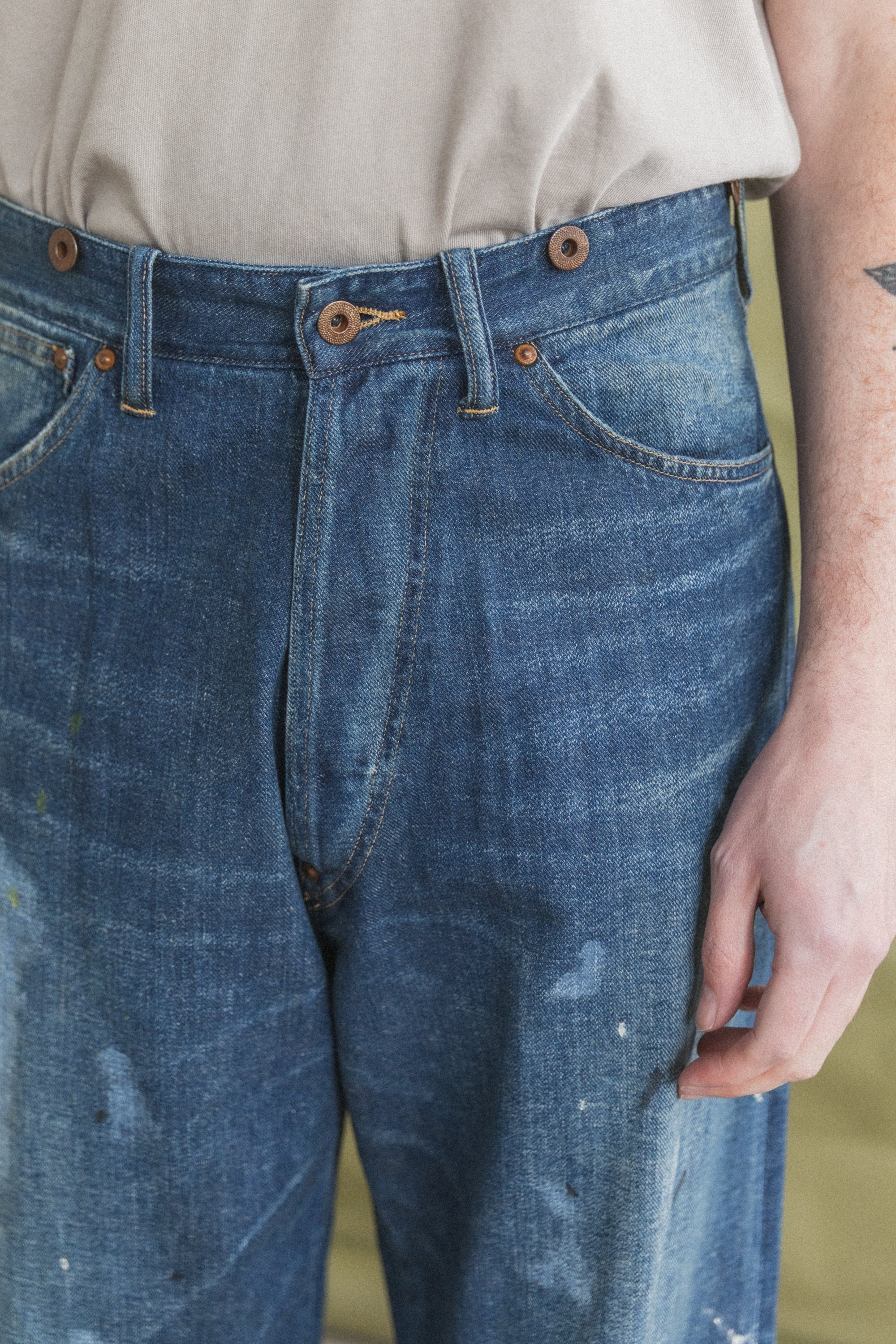 LOT 704 DENIM TROUSERS IN DAMAGED INDIGO PAINT - Image 5