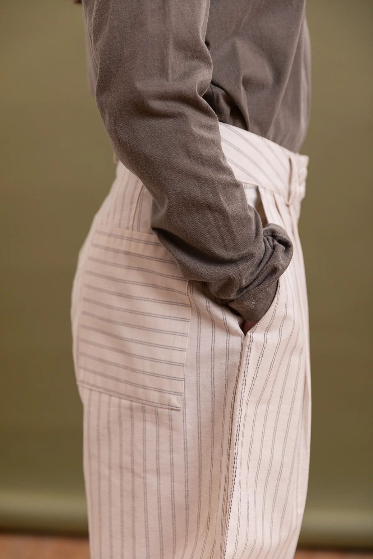 MARA SHORT IN ECRU/FAWN STRIPE - Image 7