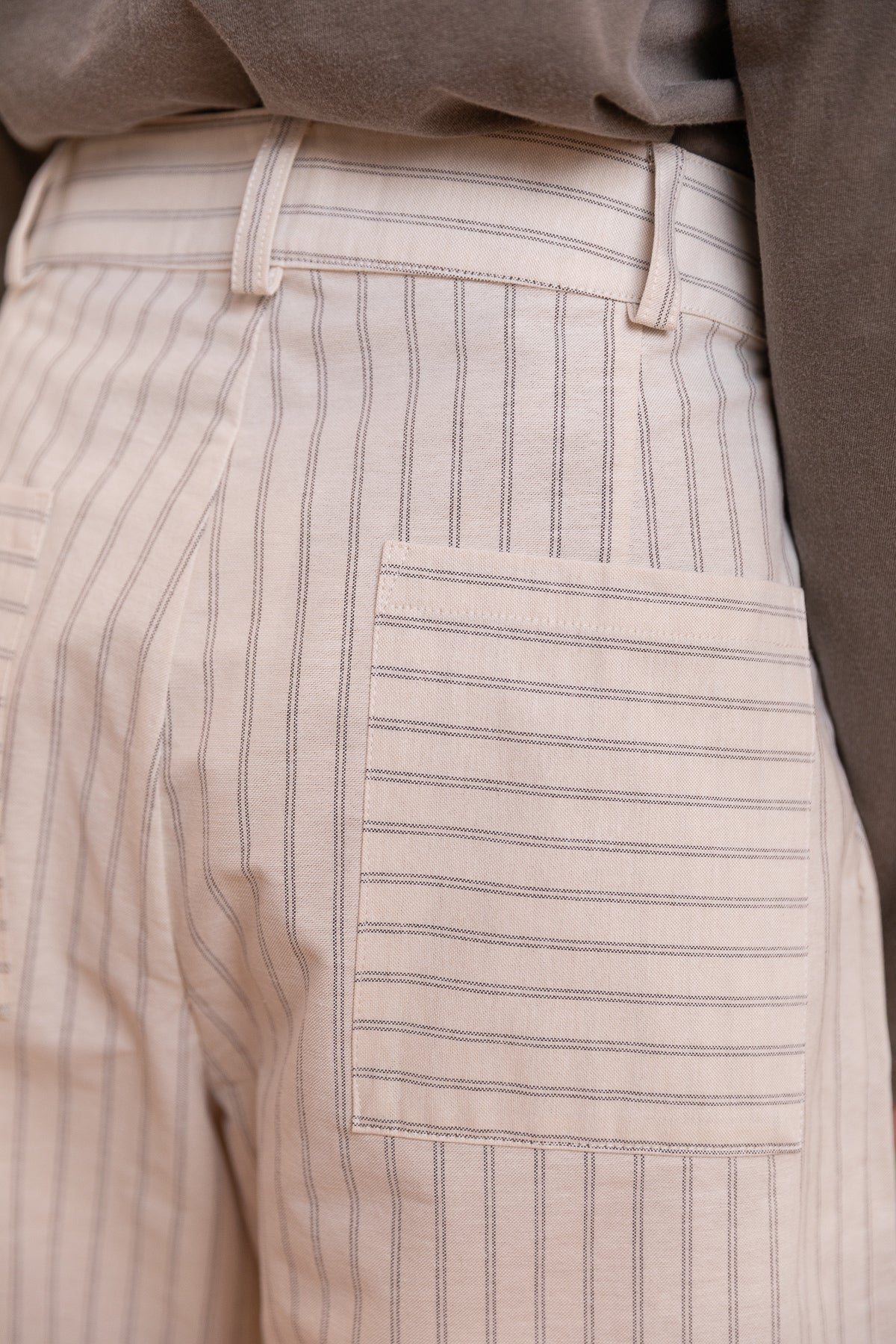 MARA SHORT IN ECRU/FAWN STRIPE - Image 8