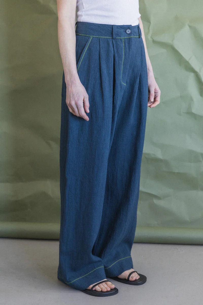 MARA TROUSER IN DARK INDIGO JAPANESE LINEN WITH CONTRAST TRIM - Image 3