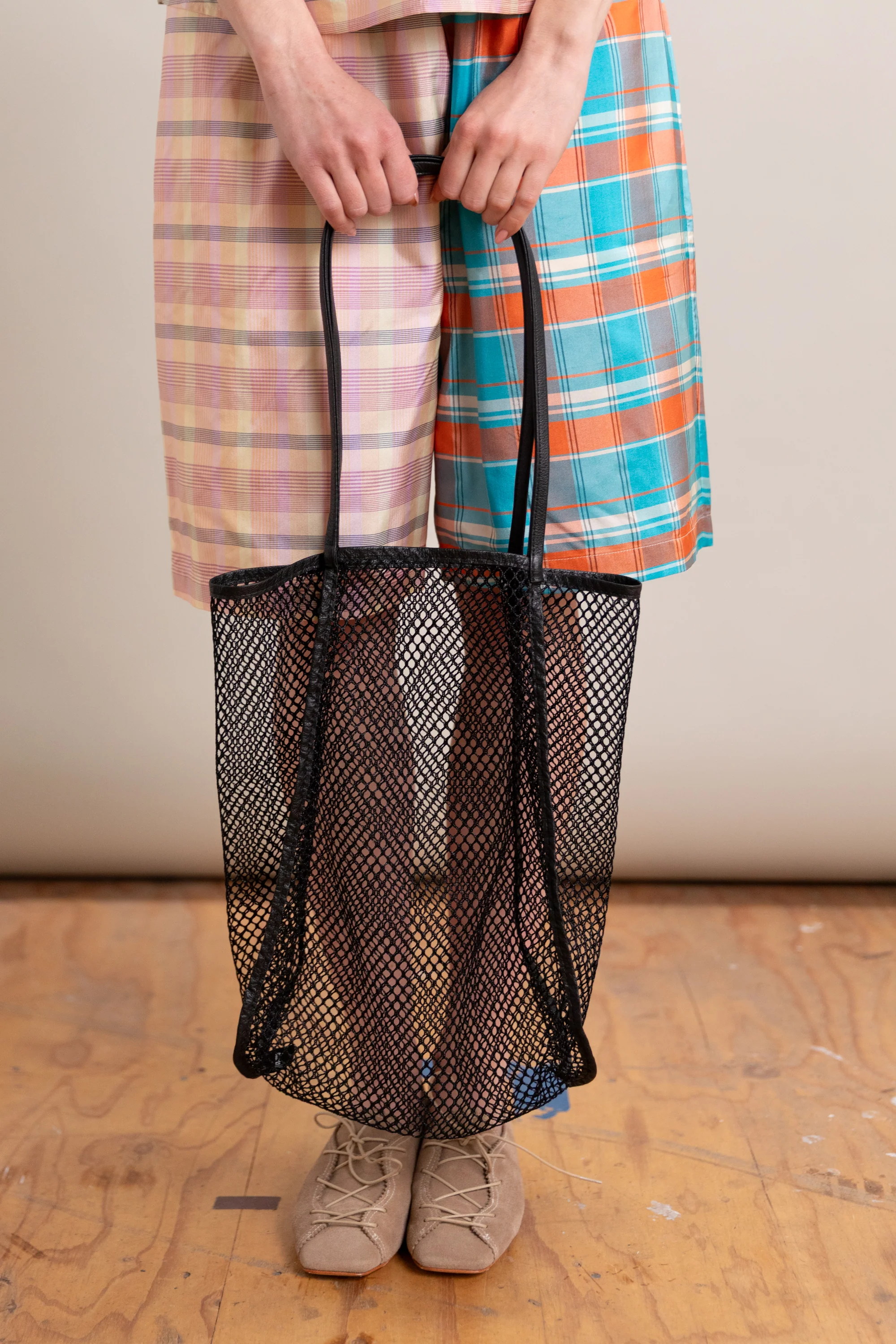 MARKET NET TOTE IN BLACK - Image 3