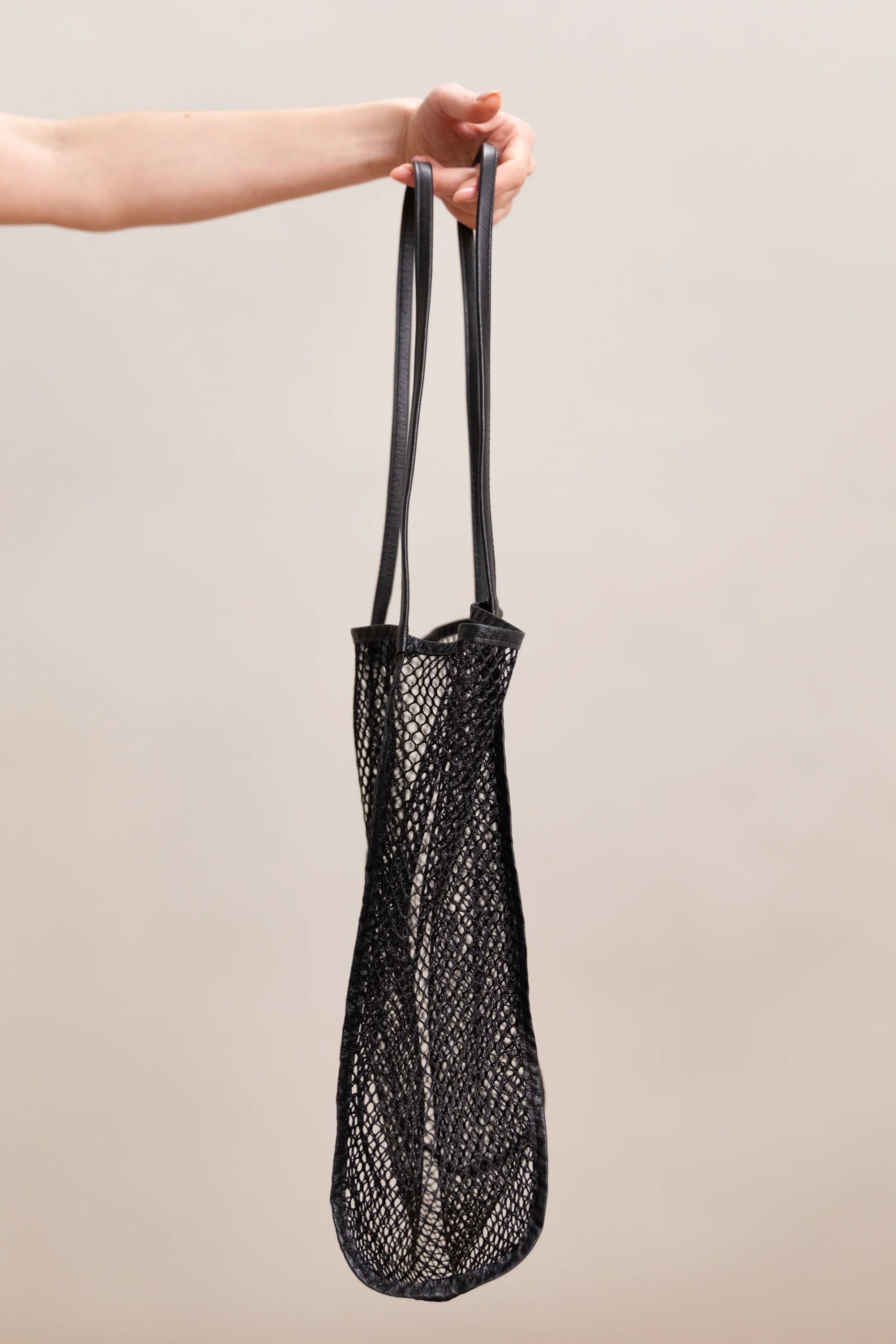 MARKET NET TOTE IN BLACK - Image 4
