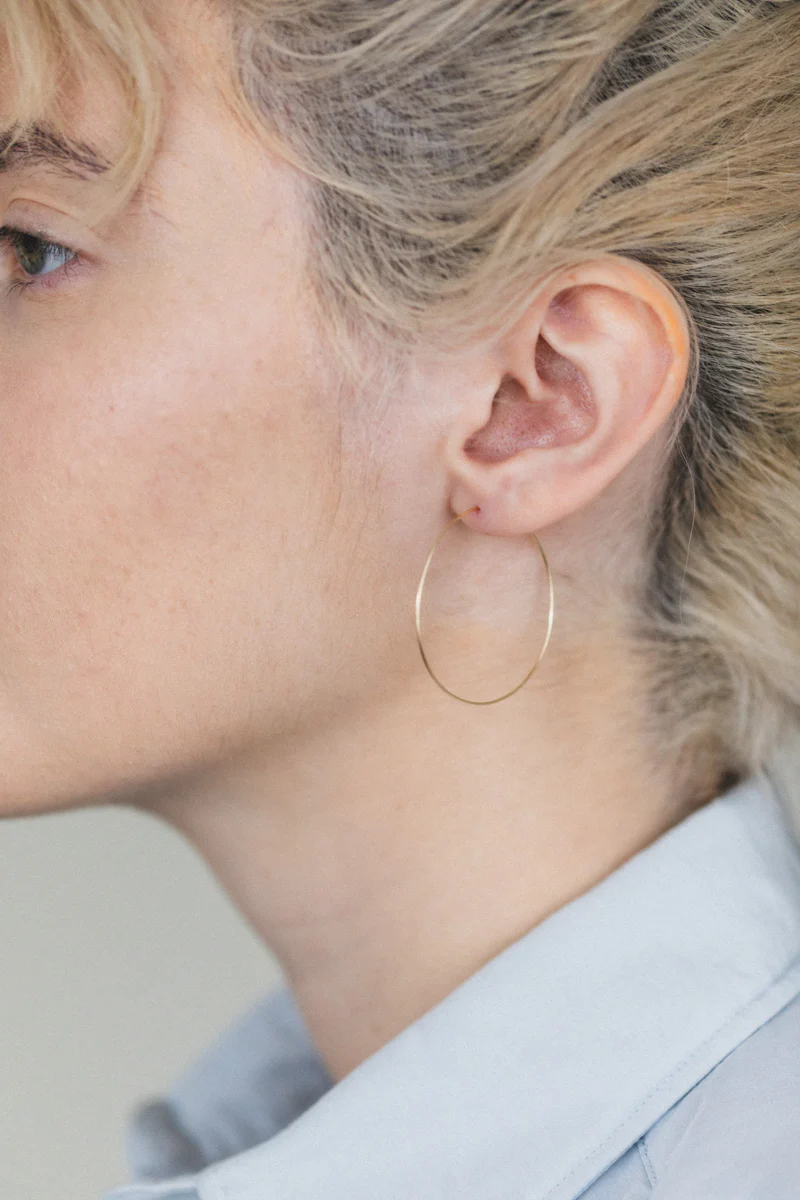 MEDIUM 14K GOLD HOOP EARRING (PAIR) - Image 2