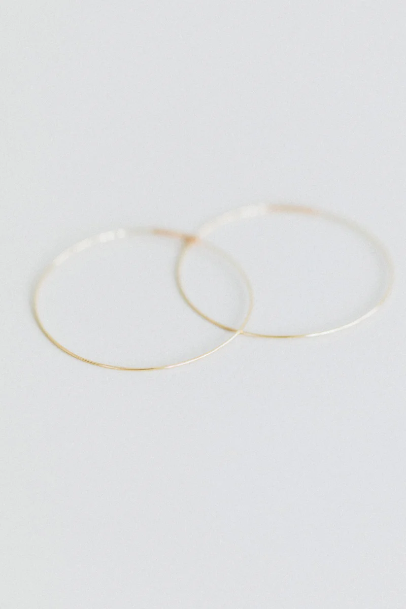 MEDIUM 14K GOLD HOOP EARRING (PAIR) - Image 3