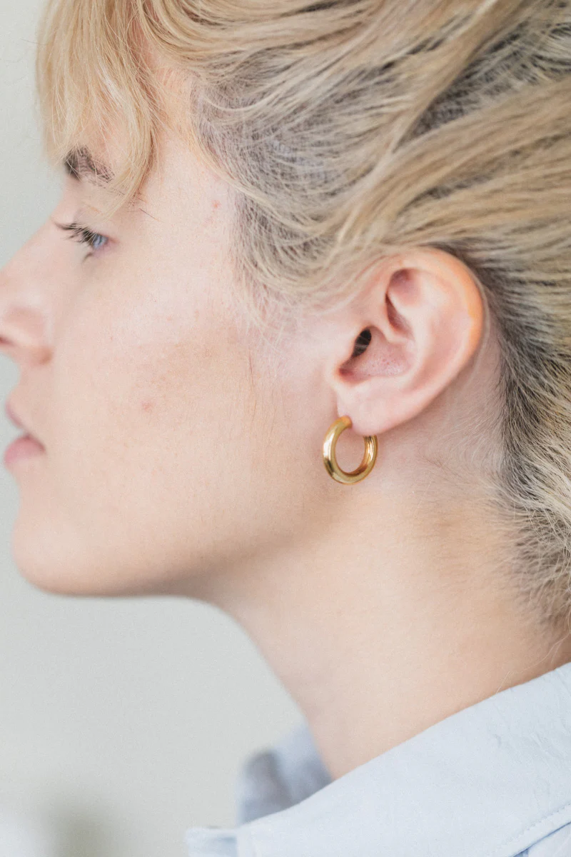 MEDIUM HOOP EARRINGS - Image 2