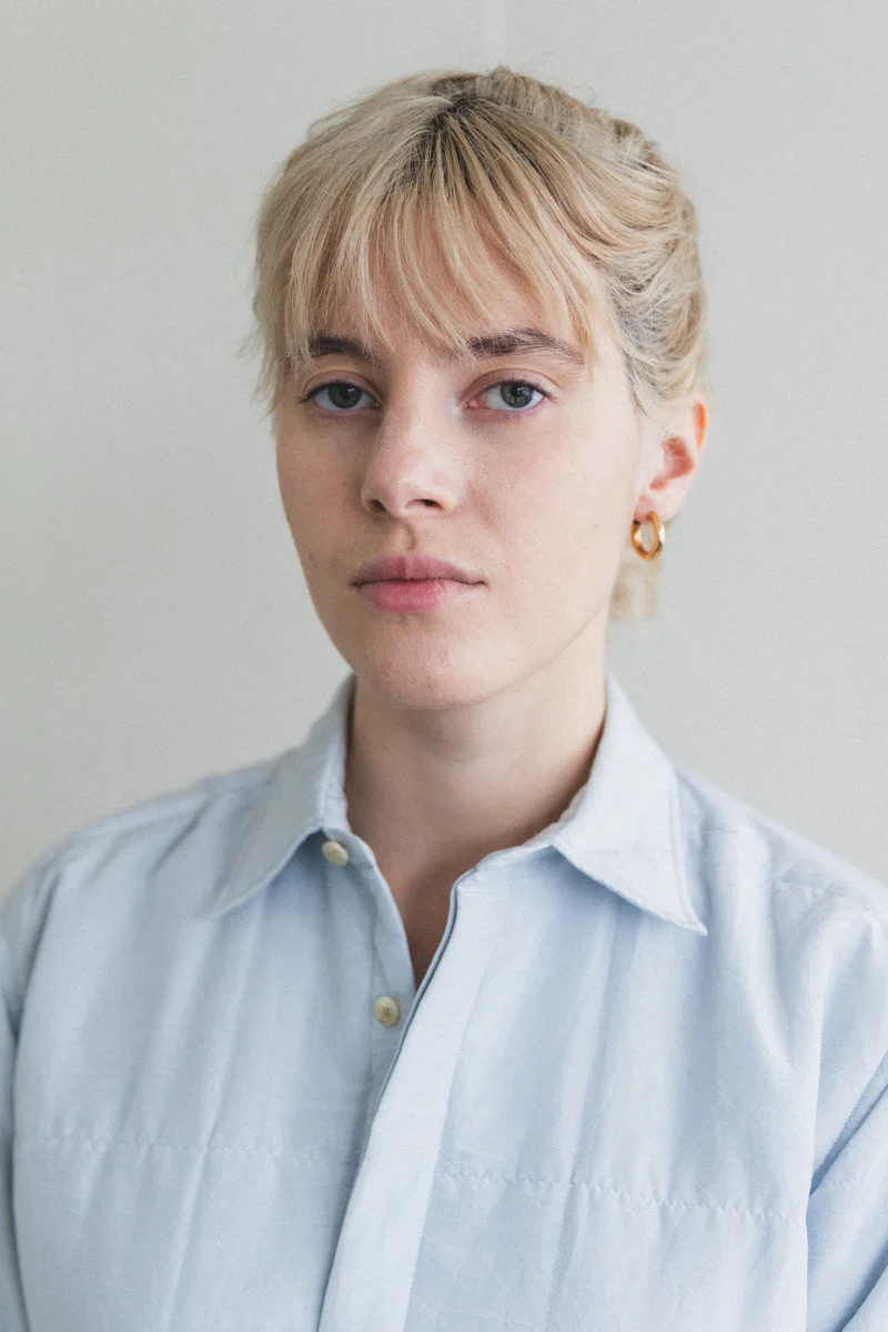 MEDIUM HOOP EARRINGS - Image 4