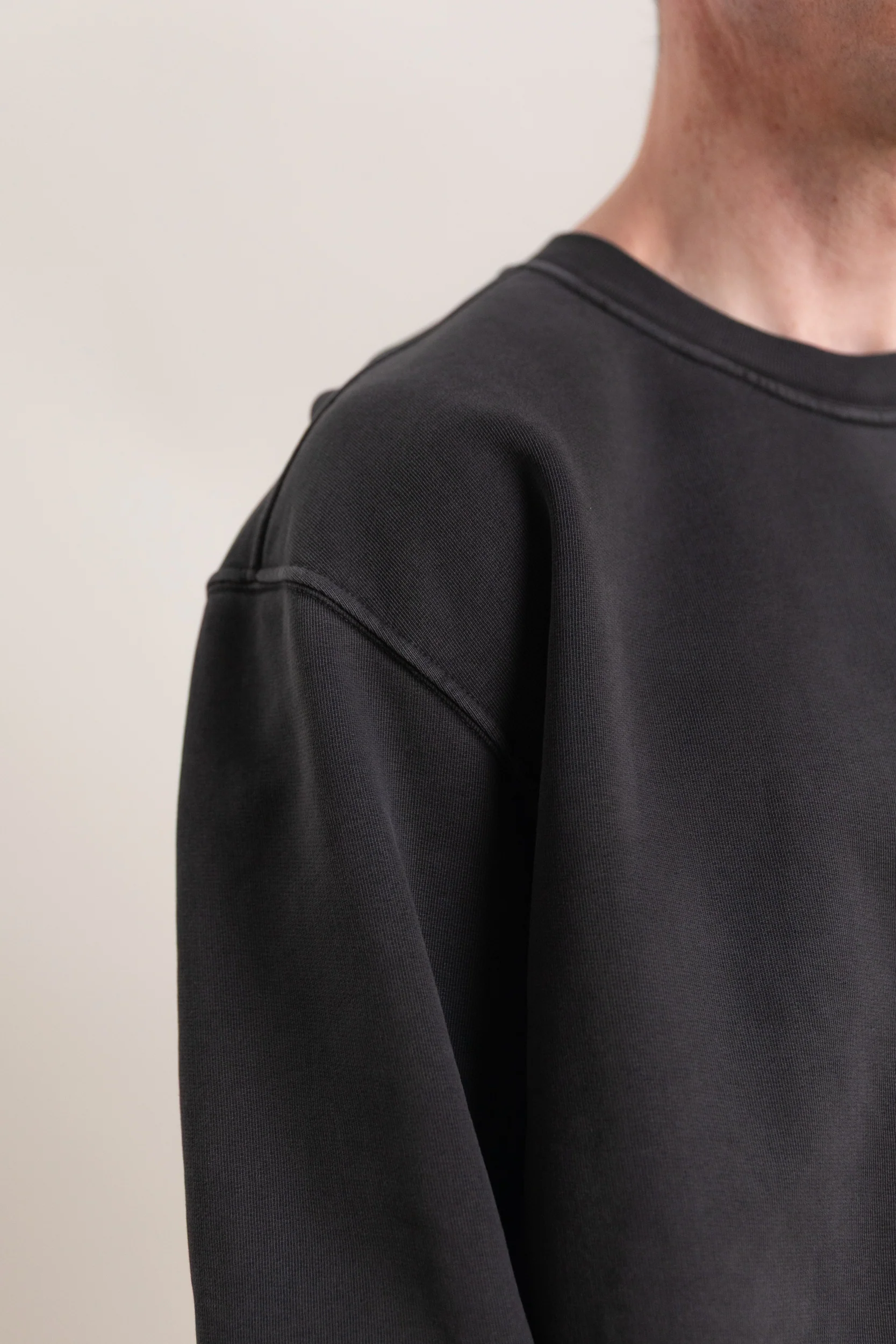 MINI CREWNECK IN PIGMENT CHARCOAL - Image 5