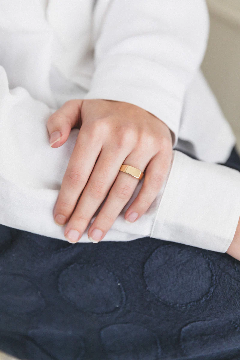 NIKO SIGNET RING IN GOLD - Image 3