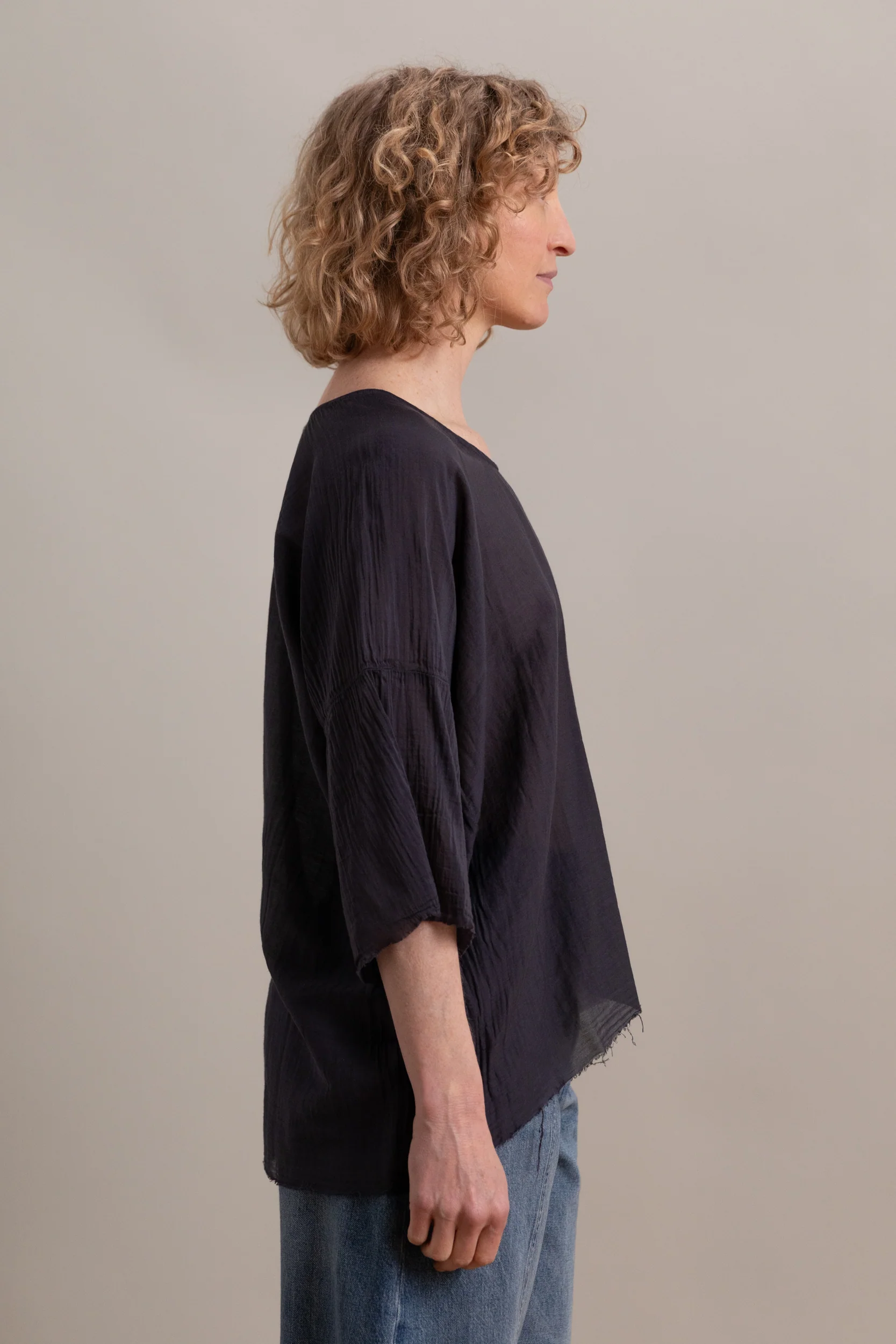 OVERSIZED TOP IN FADED BLACK - Image 3