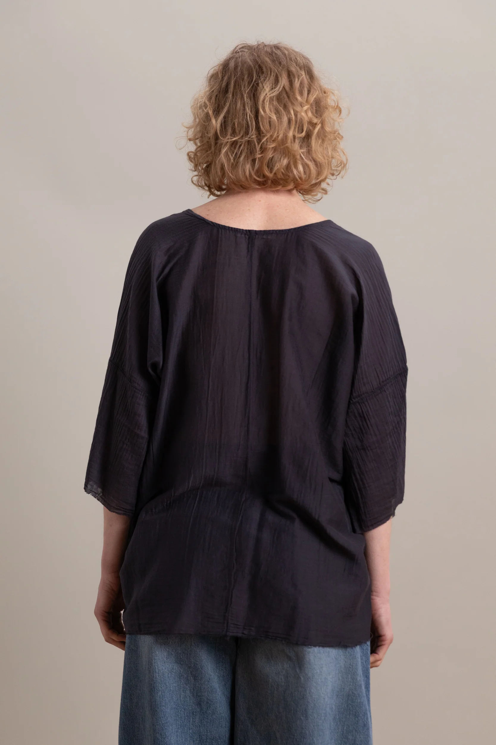 OVERSIZED TOP IN FADED BLACK - Image 4