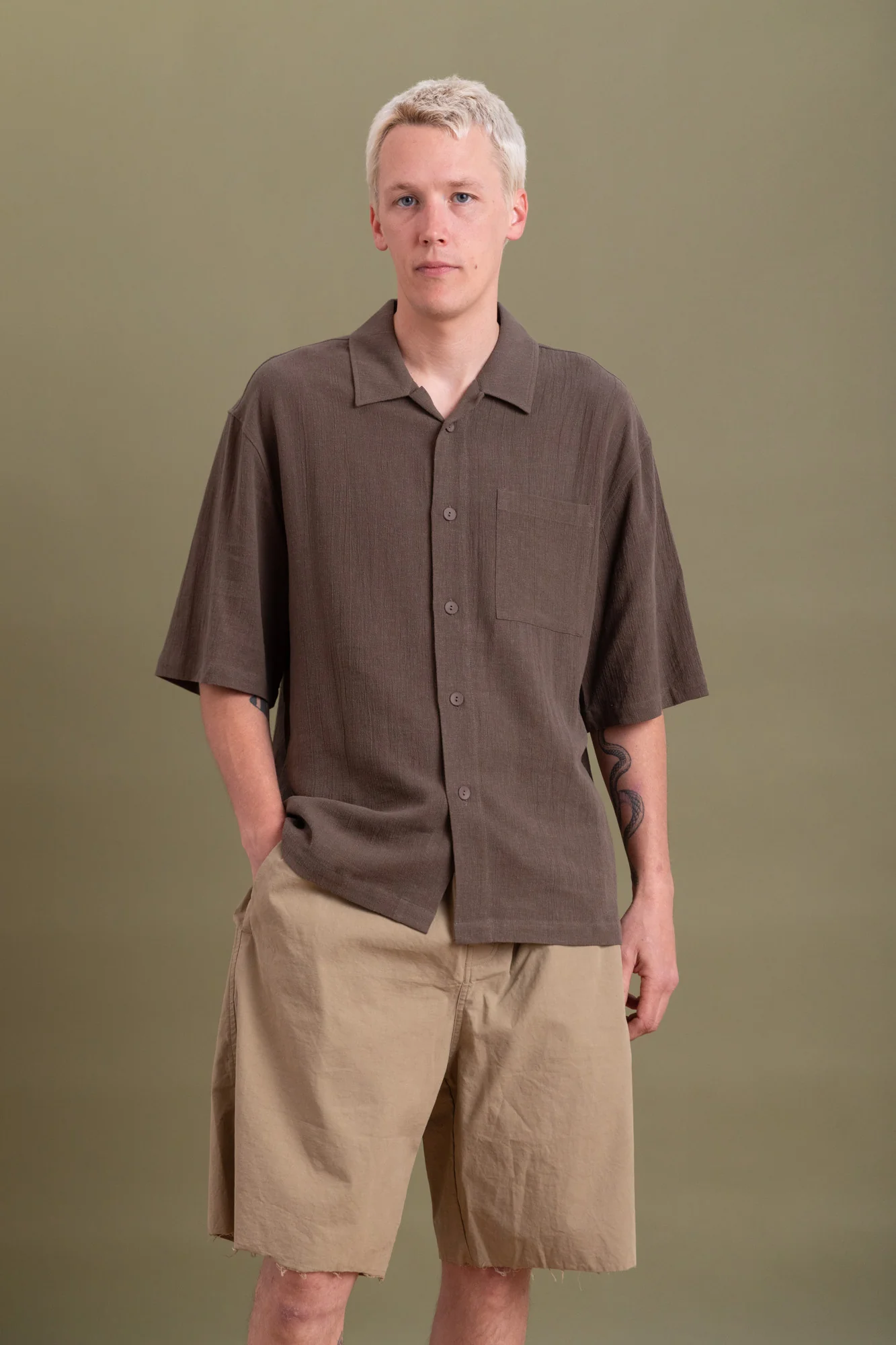 PASEO SHIRT IN CHARCOAL - Image 4