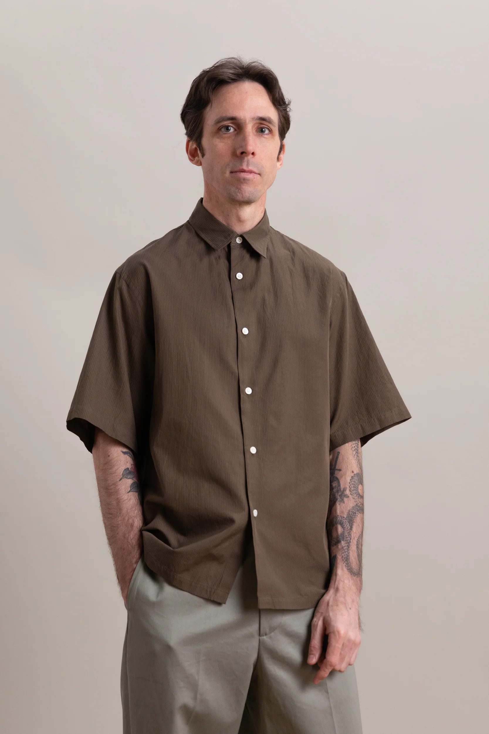 PLAIN SHORT SLEEVE SHIRT IN BROWN COTTON SILK STRIPE