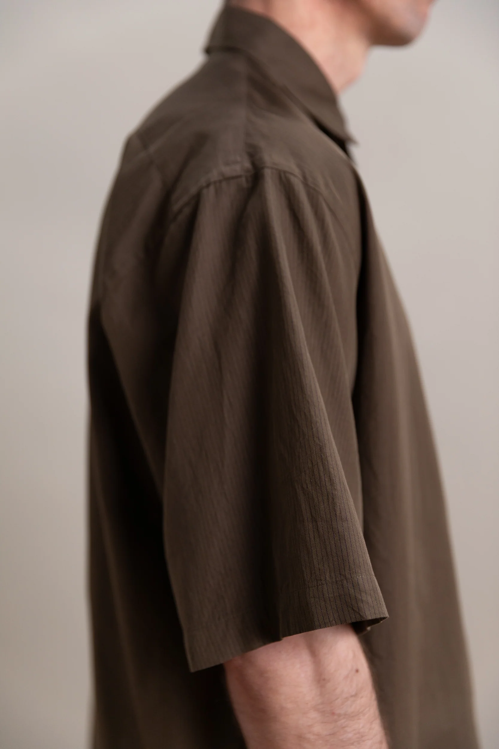 PLAIN SHORT SLEEVE SHIRT IN BROWN COTTON SILK STRIPE - Image 4