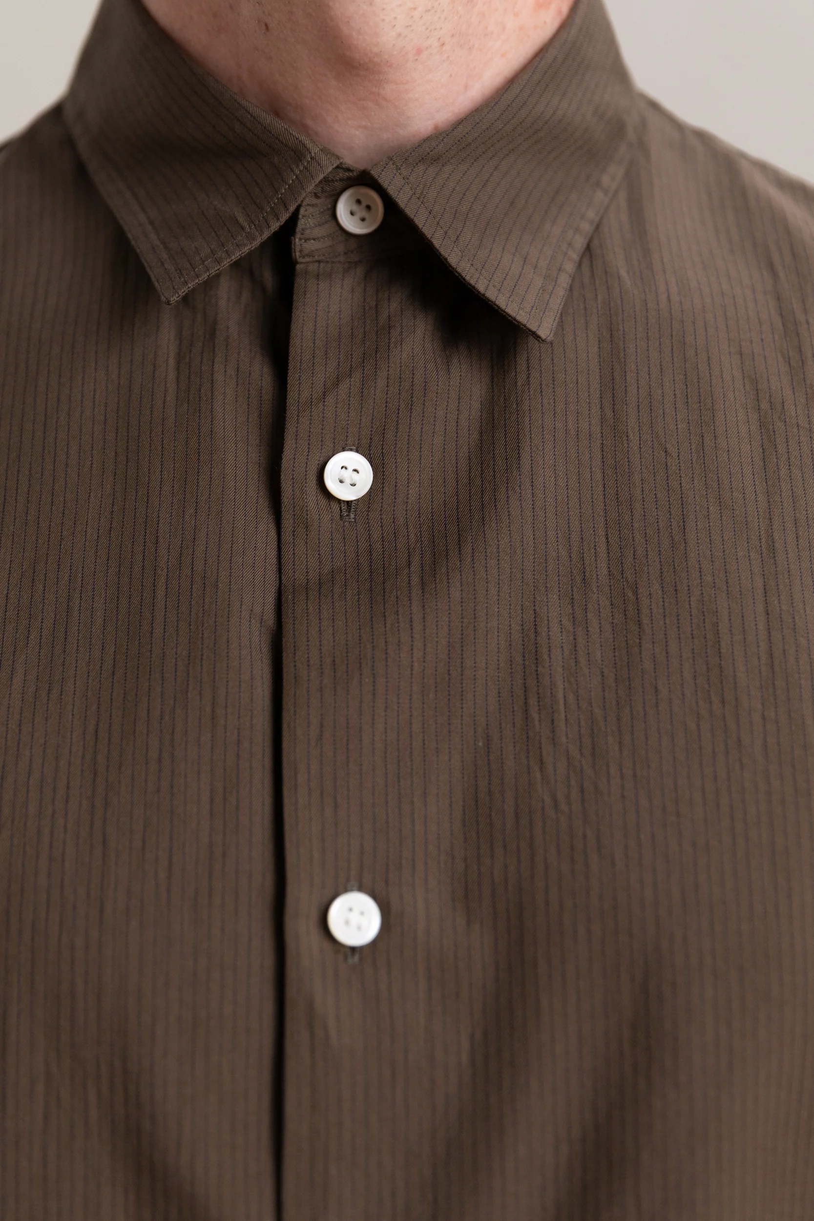 PLAIN SHORT SLEEVE SHIRT IN BROWN COTTON SILK STRIPE - Image 6
