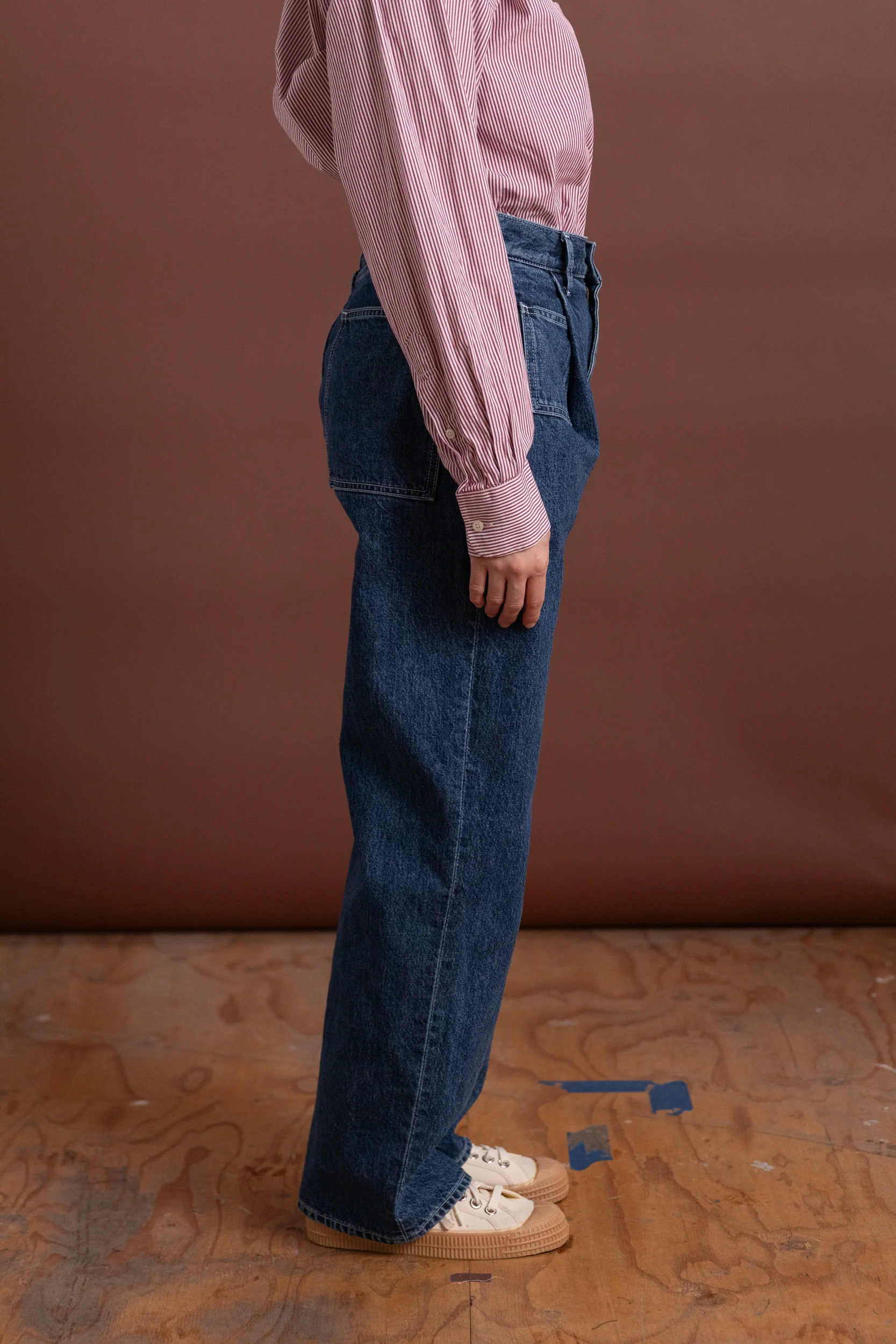 PLEATED JEANS WITH PATCH COIN POCKET - Image 2