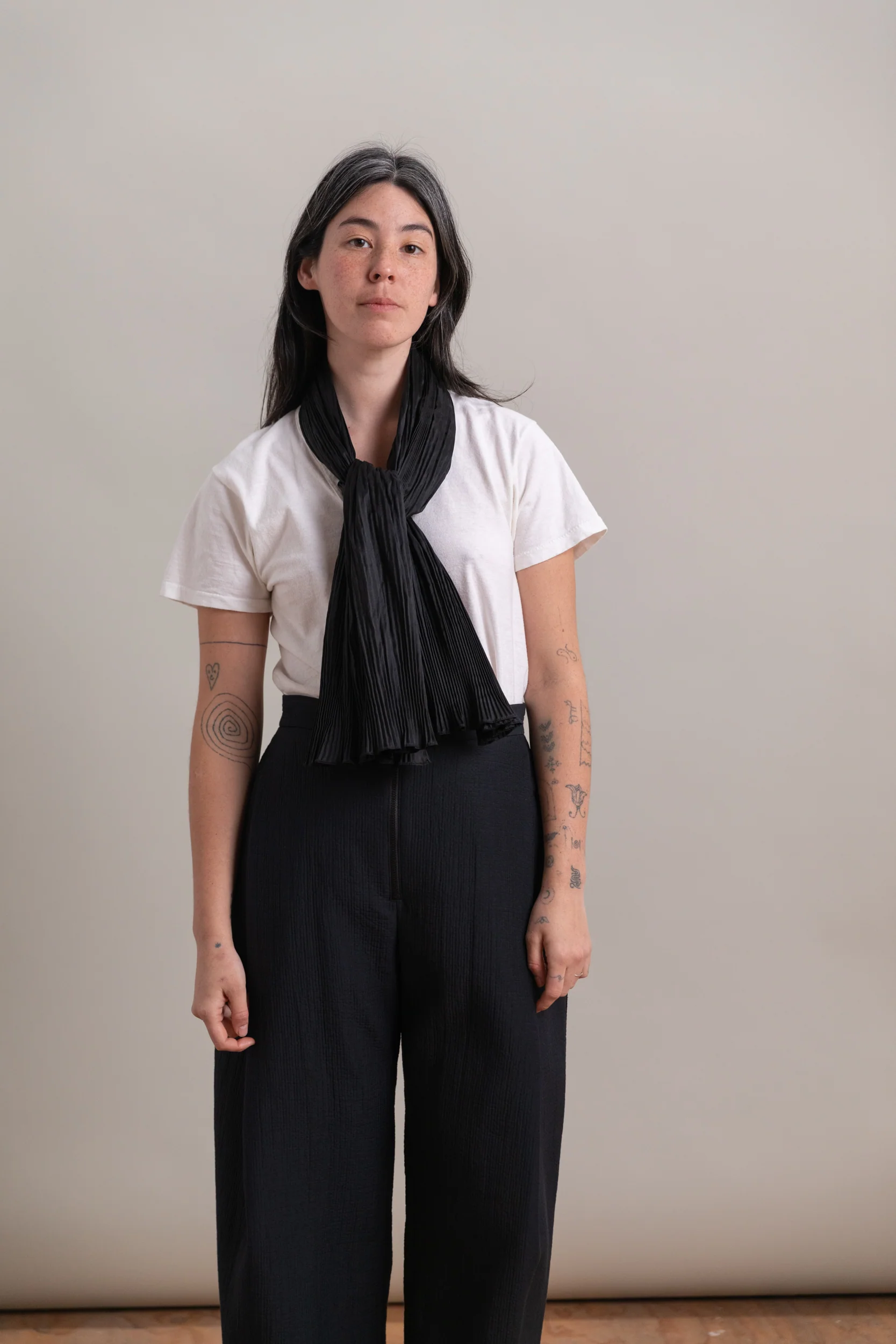 PLEATED SCARF IN BLACK SILK DUPION - Image 3